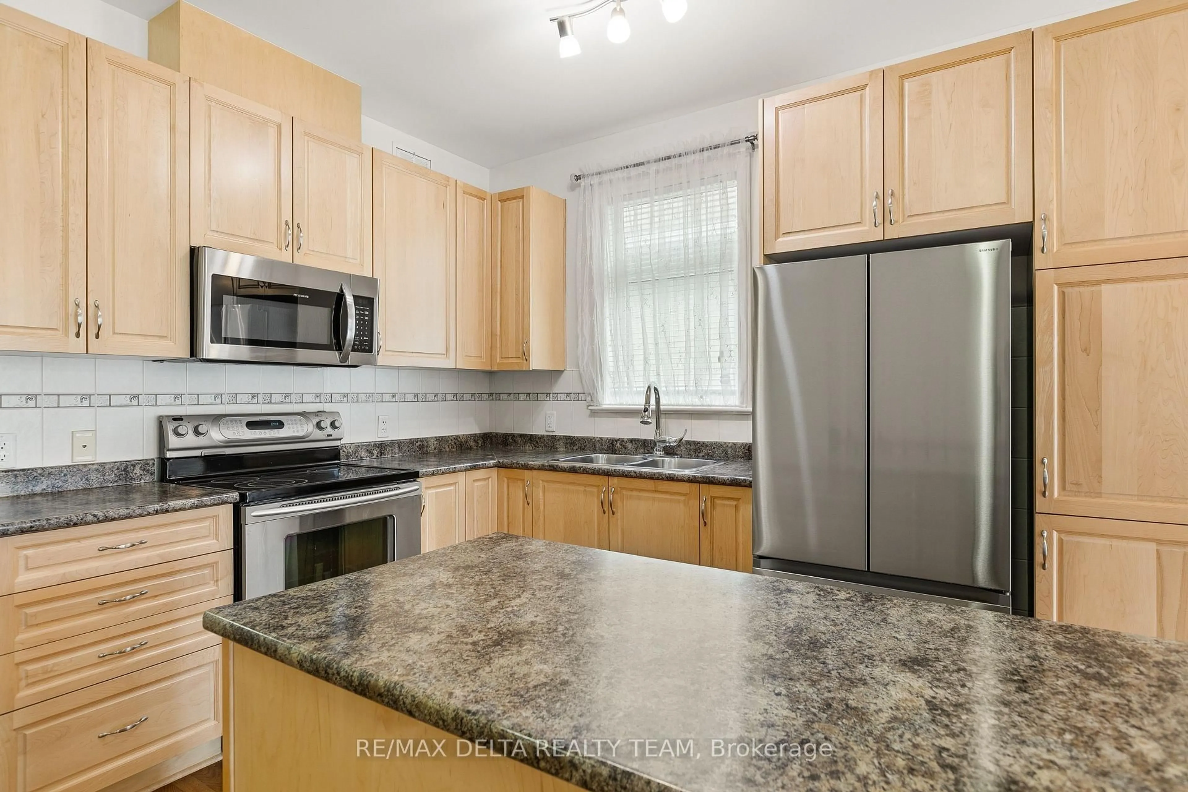 Standard kitchen, unknown for 346 Farincourt Cres, Ottawa Ontario K4A 0M6
