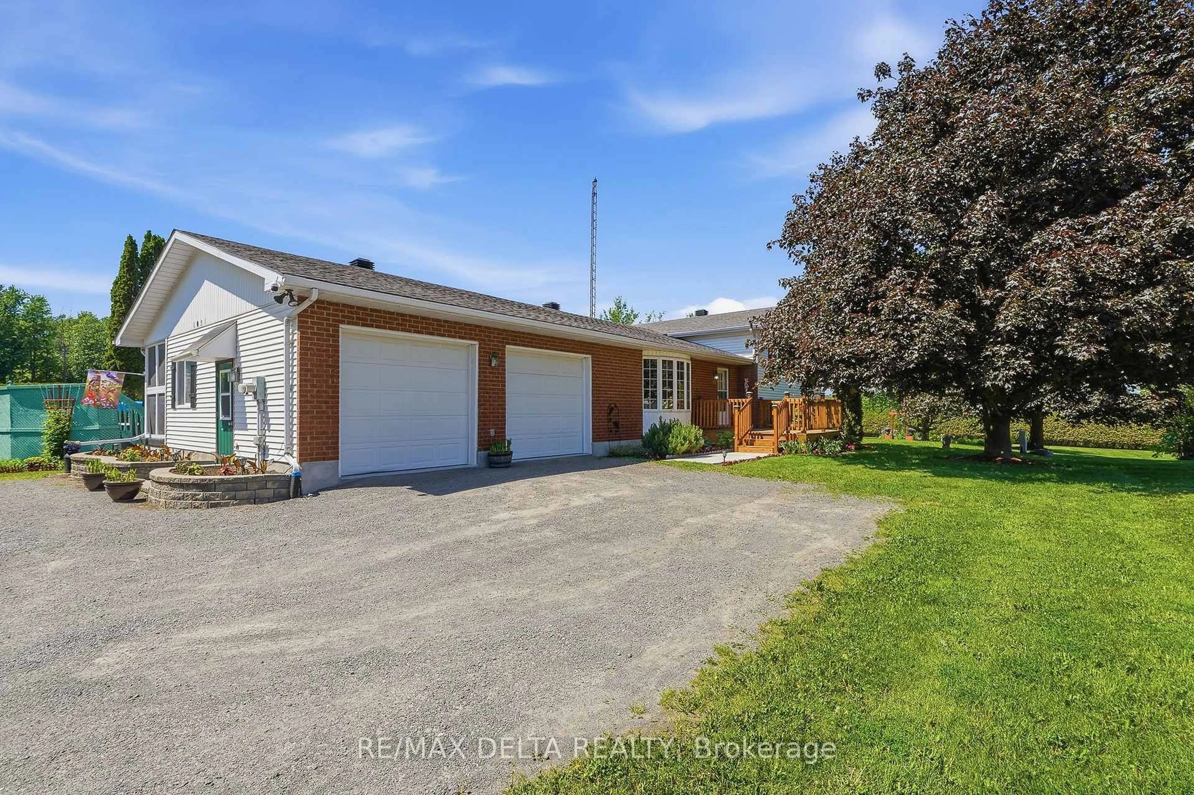 A pic from outside/outdoor area/front of a property/back of a property/a pic from drone, street for 1051 Aberdeen Rd, Champlain Ontario K0B 1R0