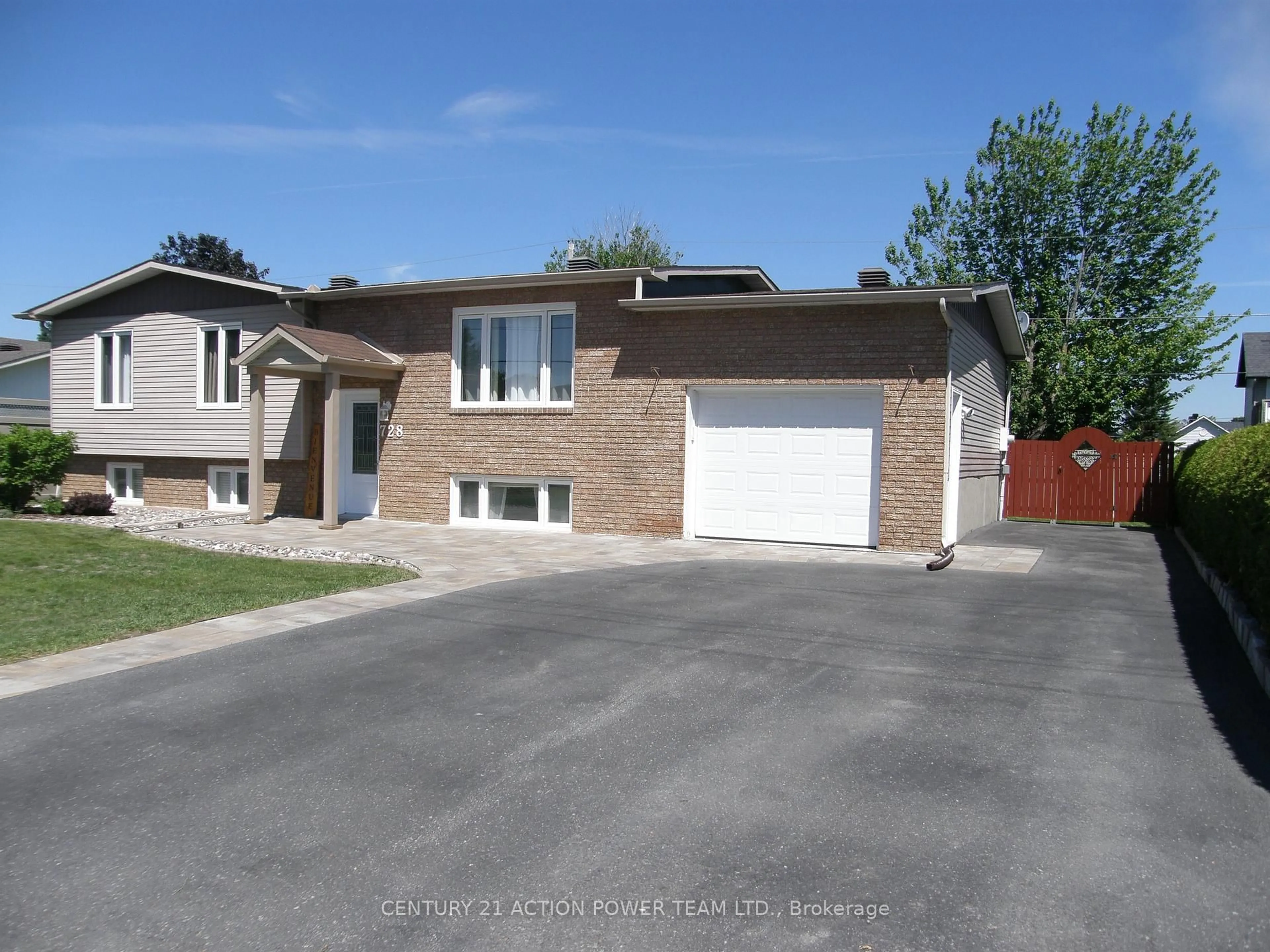 Home with brick exterior material, street for 728 Saint Isidore Rd, Casselman Ontario K0A 1M0
