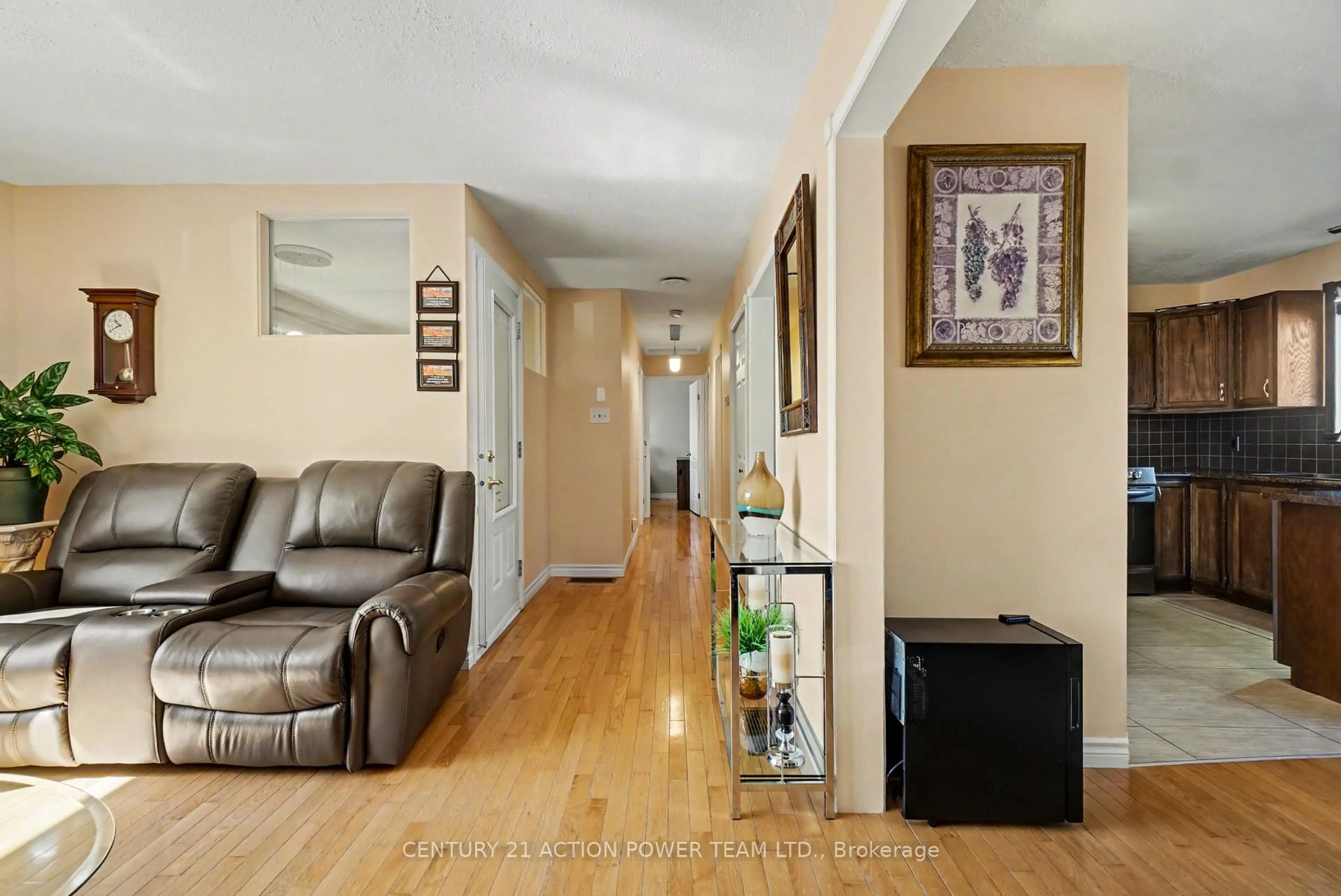 Indoor entryway for 728 Saint Isidore Rd, Casselman Ontario K0A 1M0