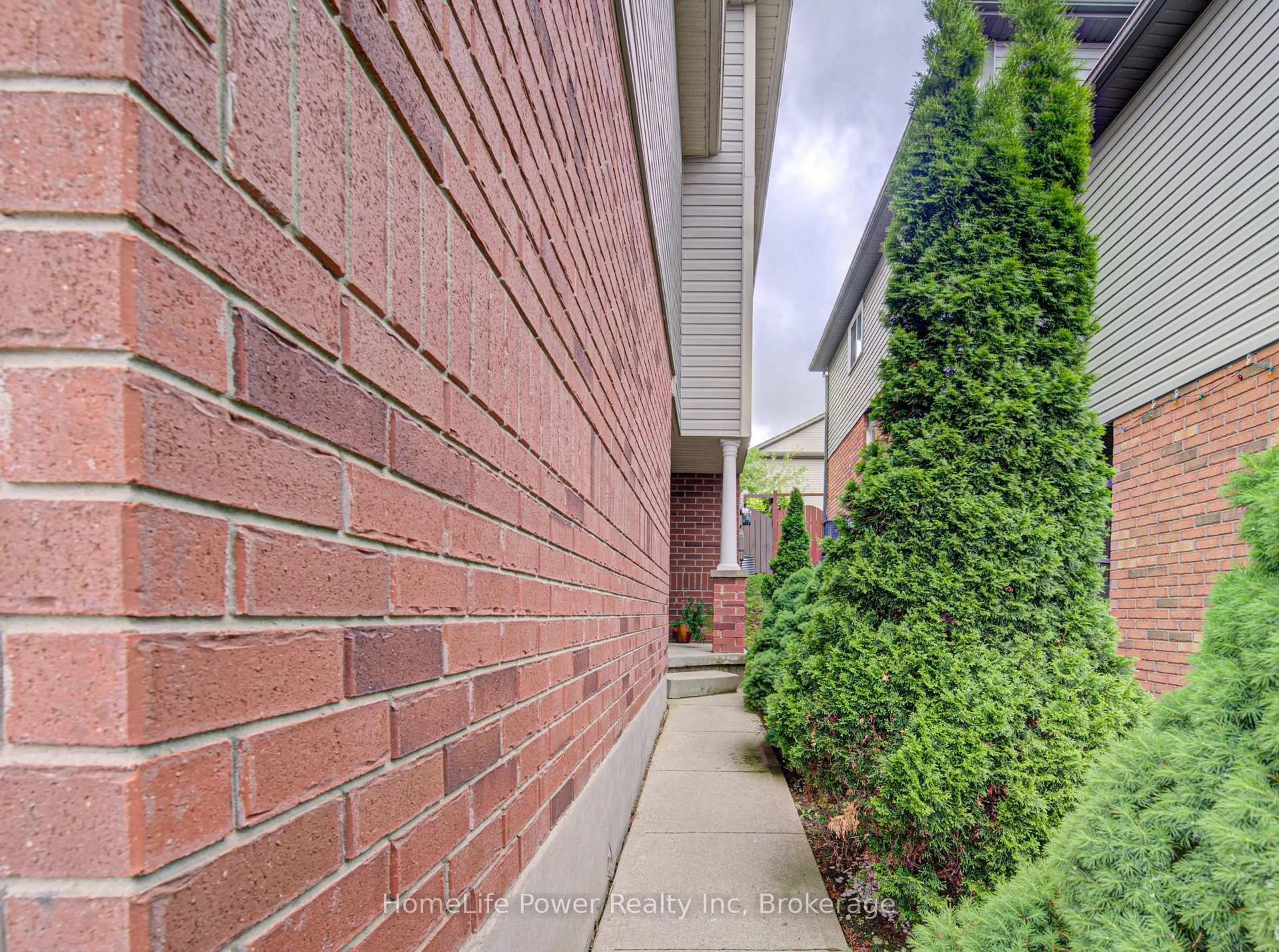 Home with brick exterior material, street for 533 ACTIVA Ave, Kitchener Ontario N2E 4C2