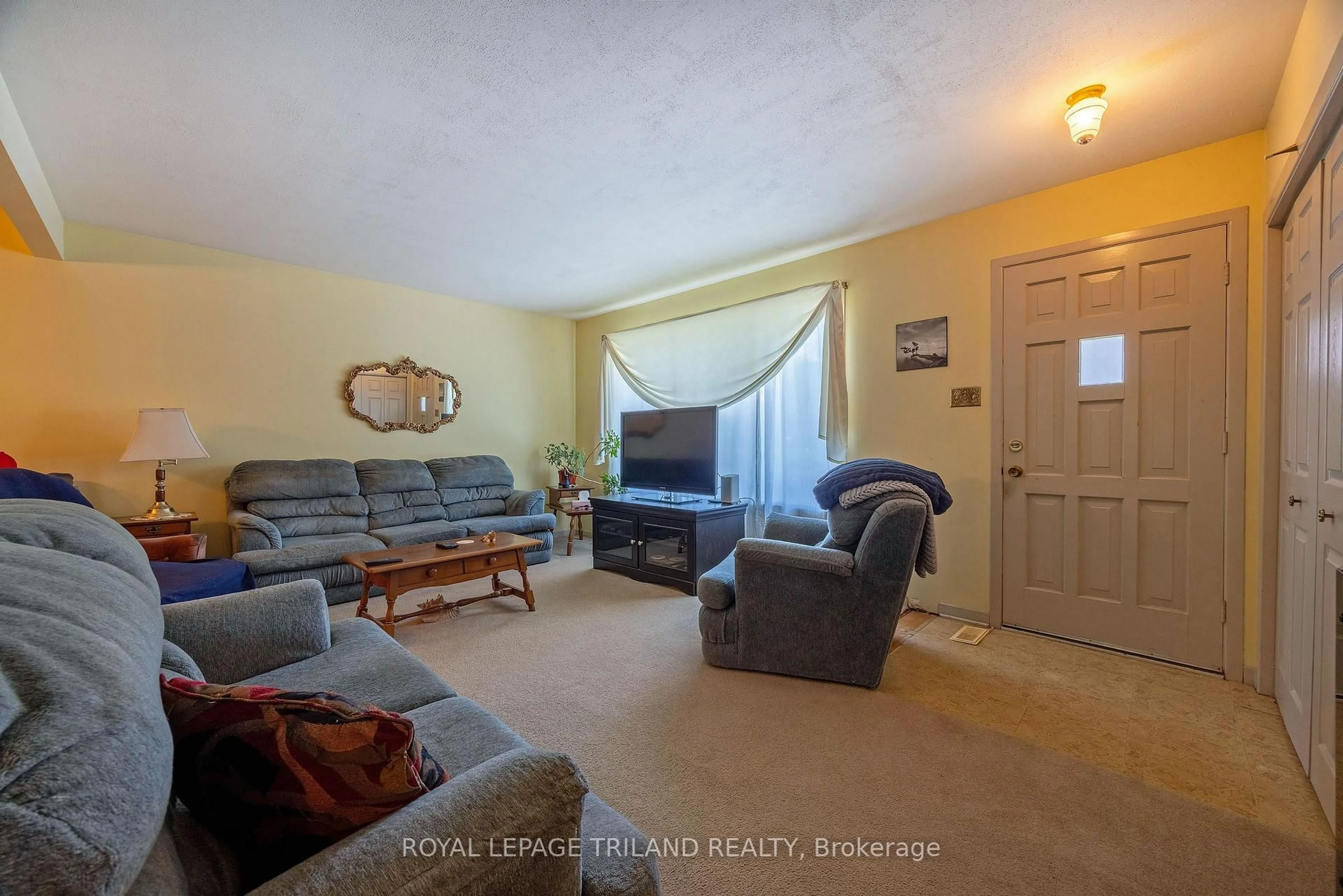 Living room with furniture, unknown for 192 Myrtle St, St. Thomas Ontario N5R 2G9