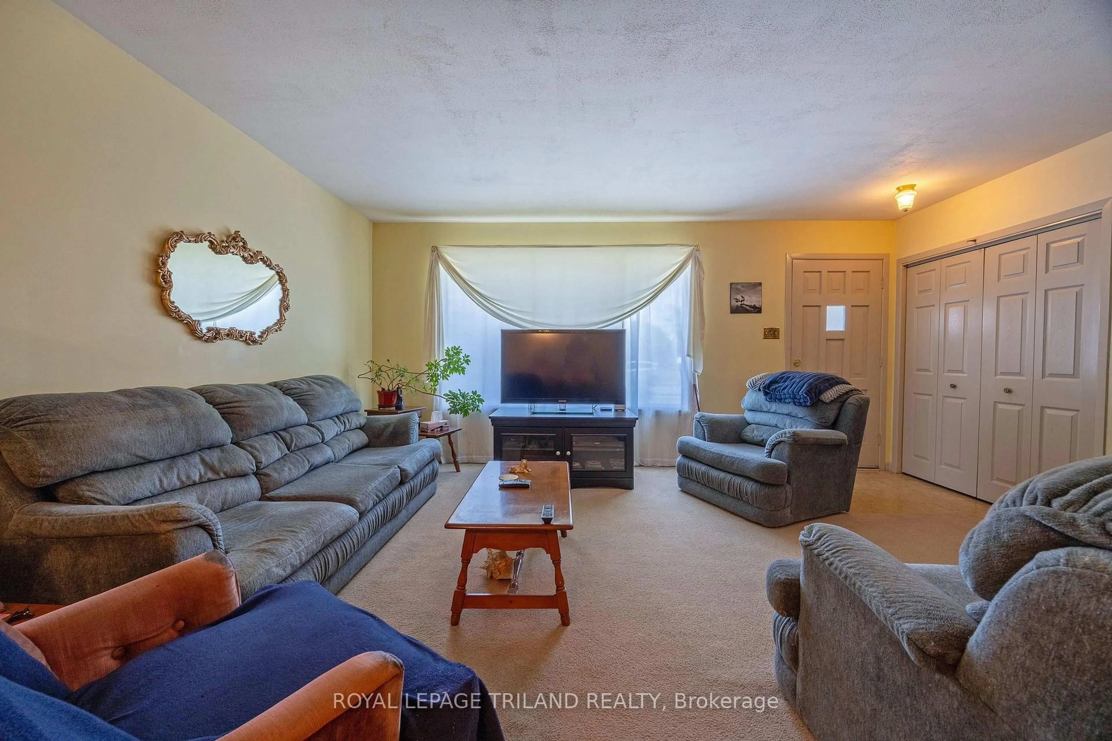 Living room with furniture, unknown for 192 Myrtle St, St. Thomas Ontario N5R 2G9