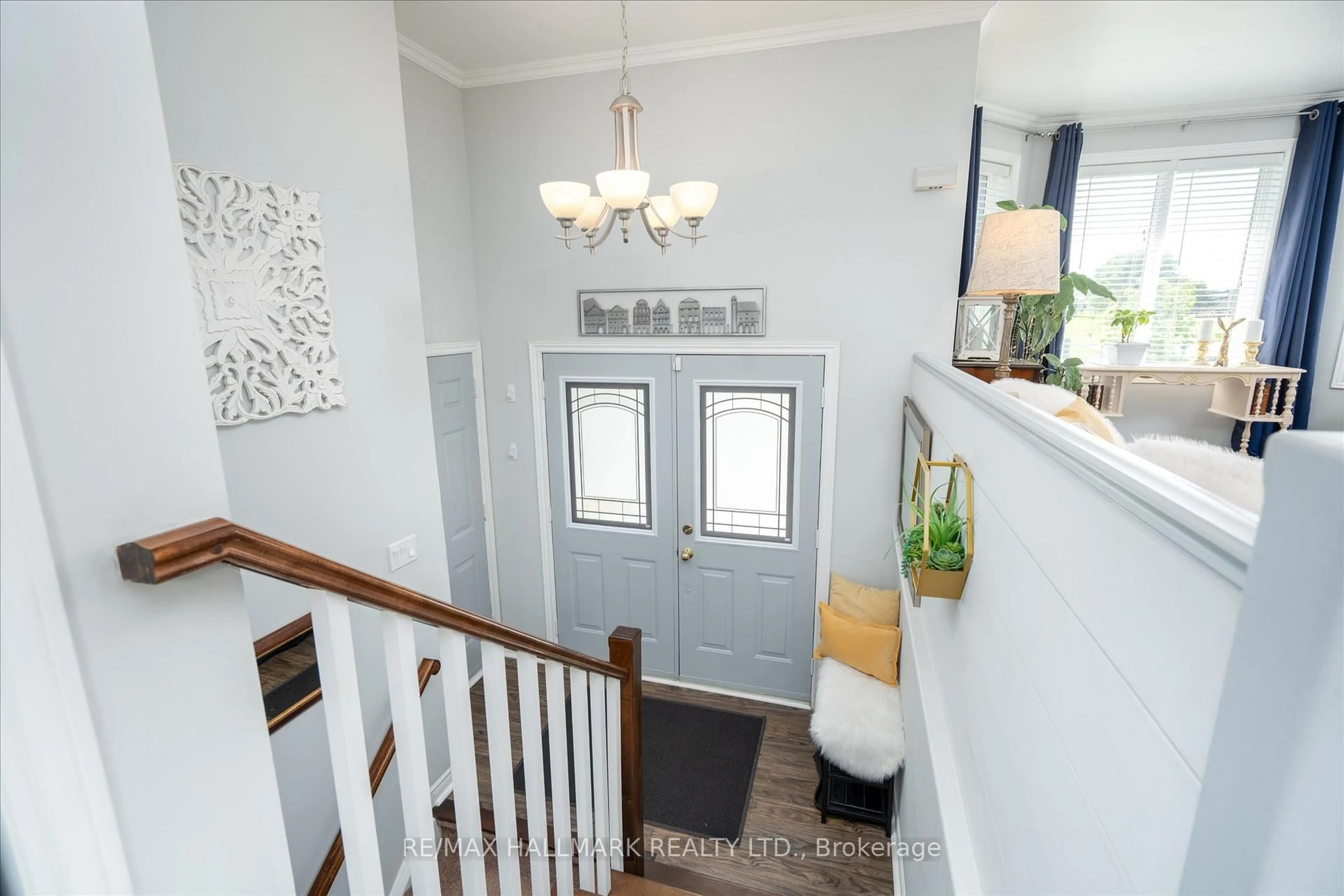Indoor entryway for 1044 Ridell Ave, Cobourg Ontario K9A 5M8