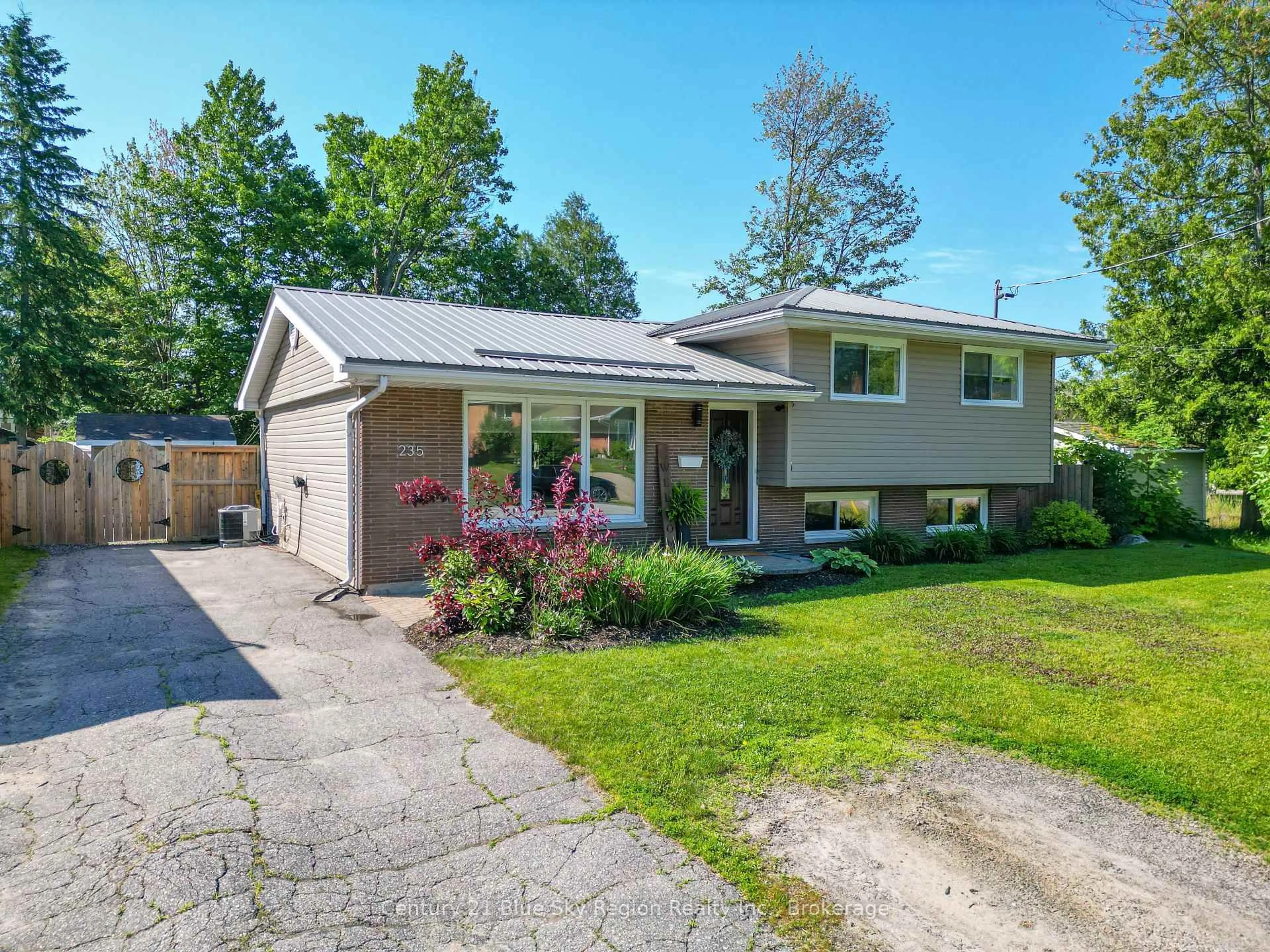 Home with vinyl exterior material, street for 235 Orange Cres, North Bay Ontario P1A 3B1
