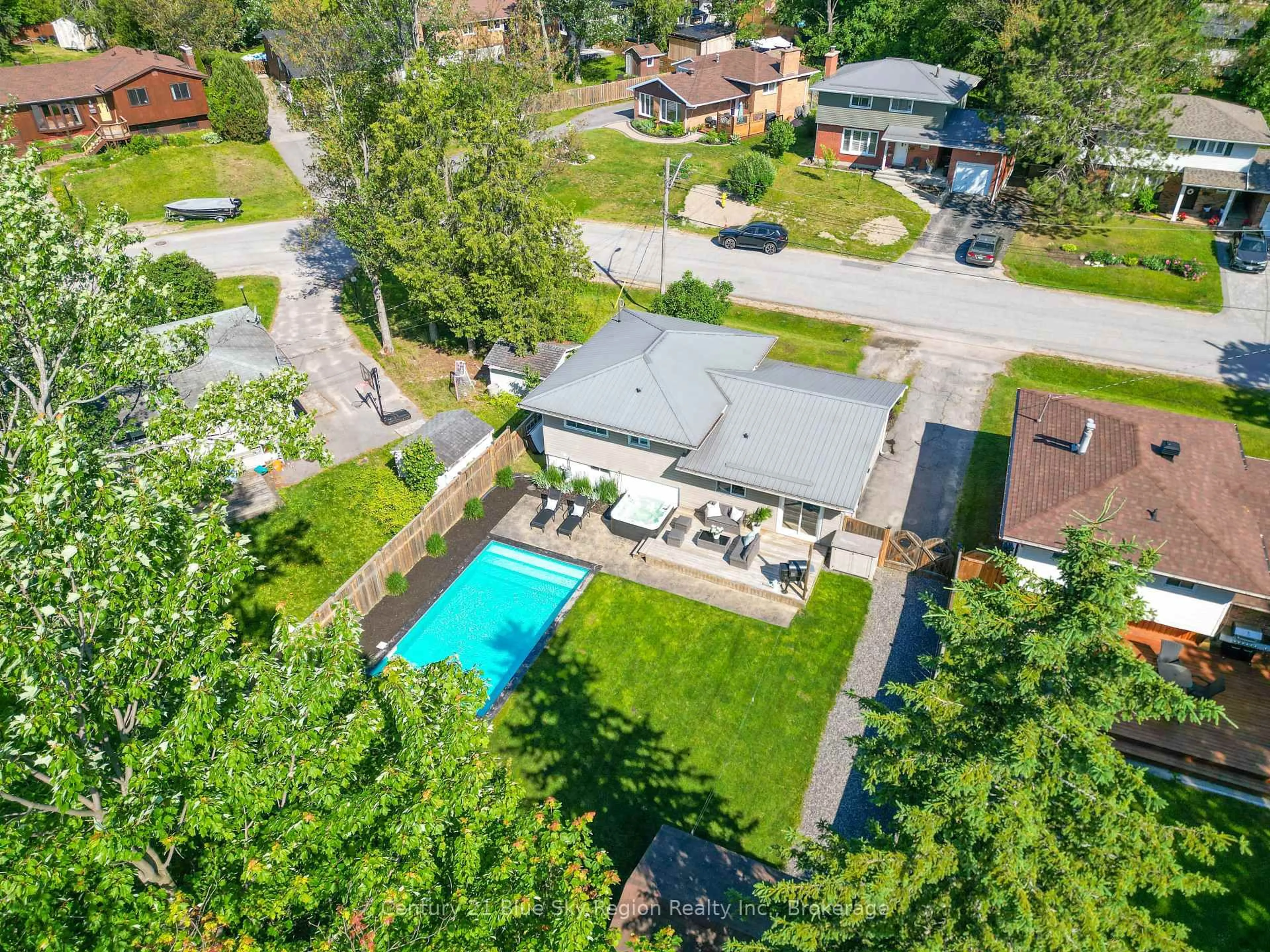 A pic from outside/outdoor area/front of a property/back of a property/a pic from drone, street for 235 Orange Cres, North Bay Ontario P1A 3B1