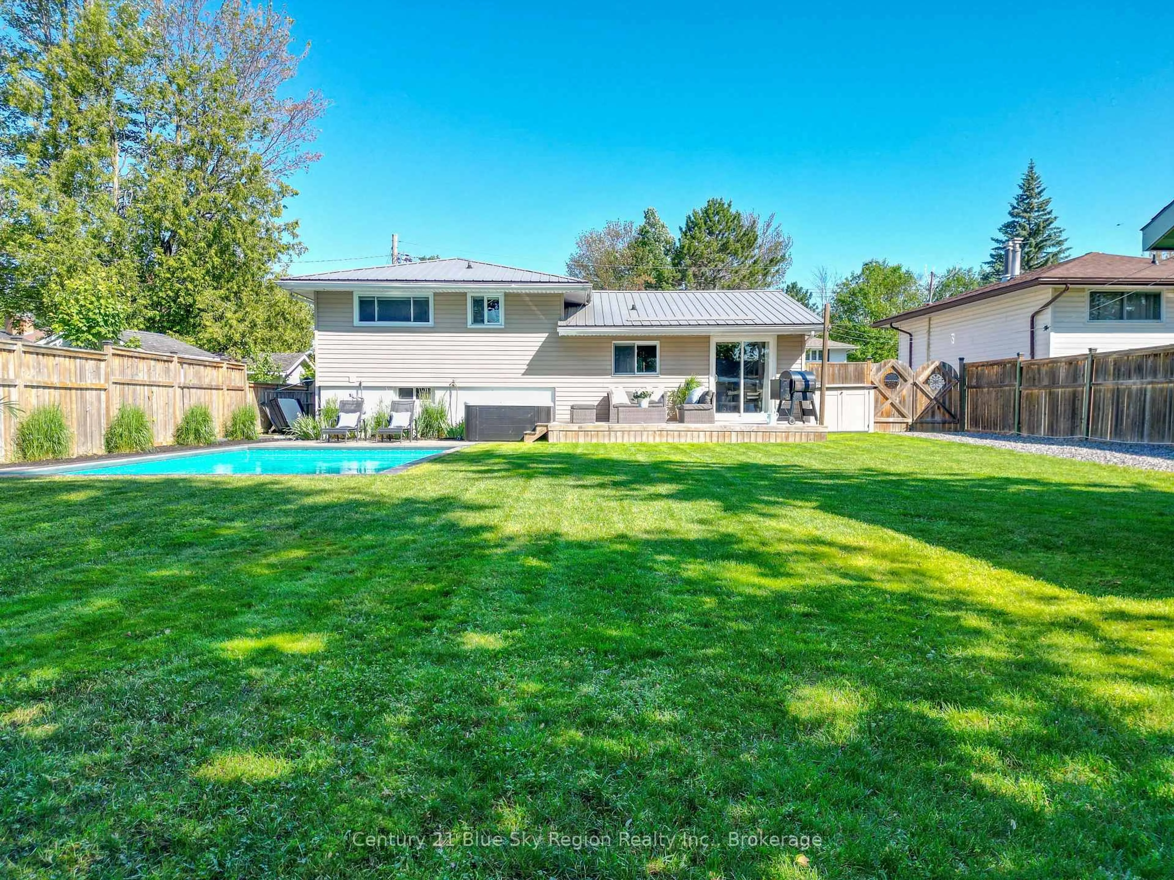 A pic from outside/outdoor area/front of a property/back of a property/a pic from drone, unknown for 235 Orange Cres, North Bay Ontario P1A 3B1