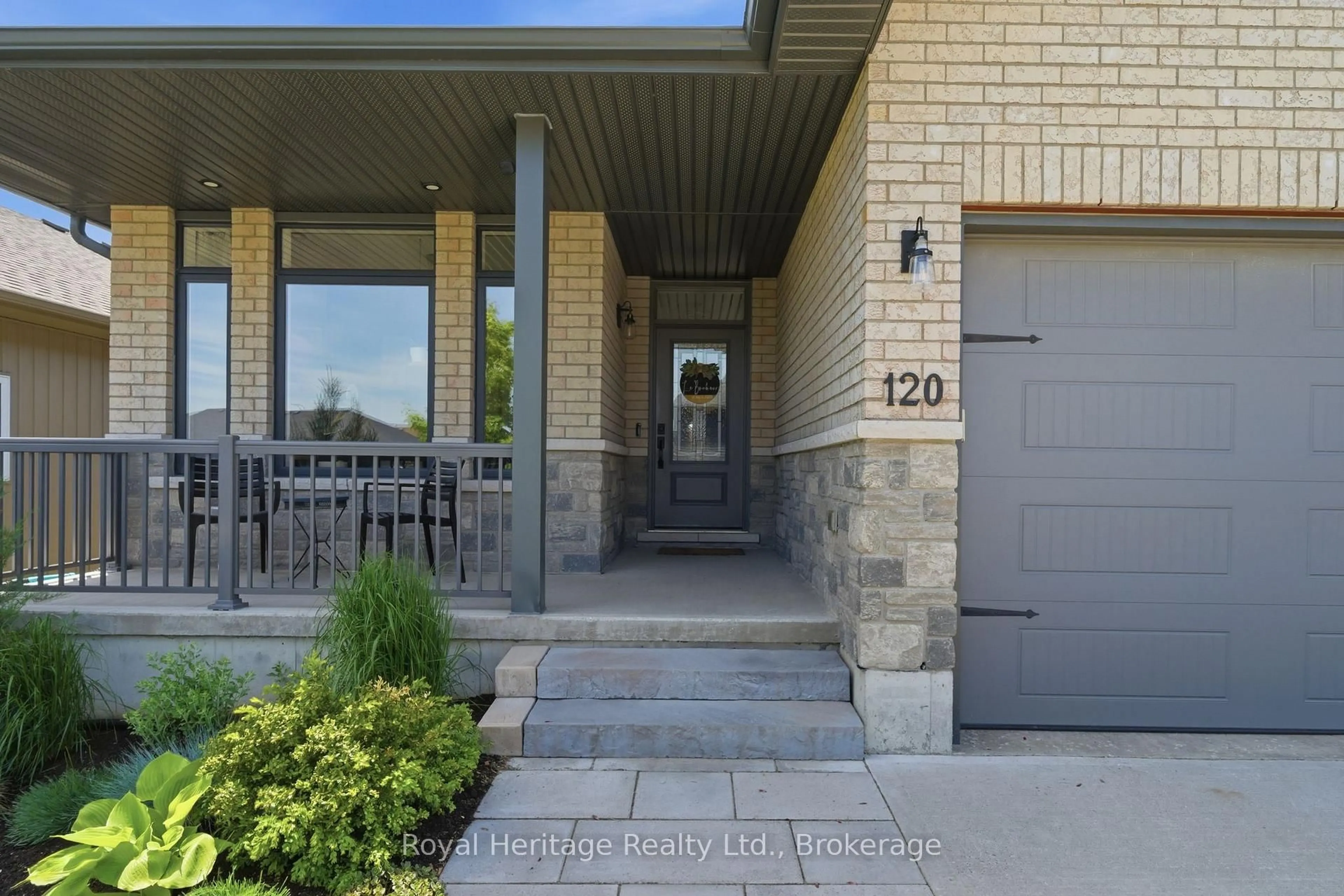 Indoor entryway for 120 Northumberland Blvd, Quinte West Ontario K8V 0L1