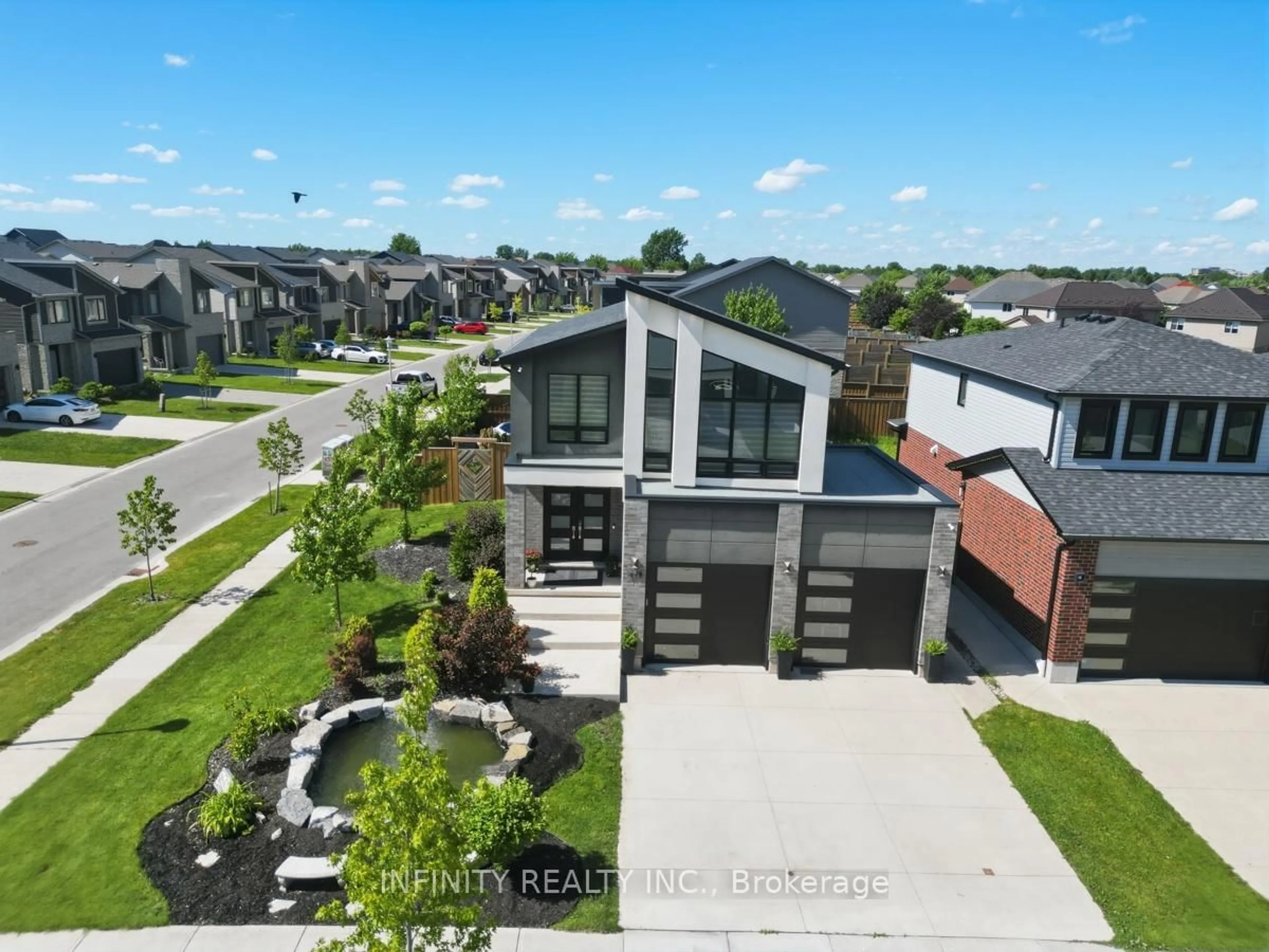 A pic from outside/outdoor area/front of a property/back of a property/a pic from drone, street for 1648 Chelton Crt, London South Ontario N6M 0H6