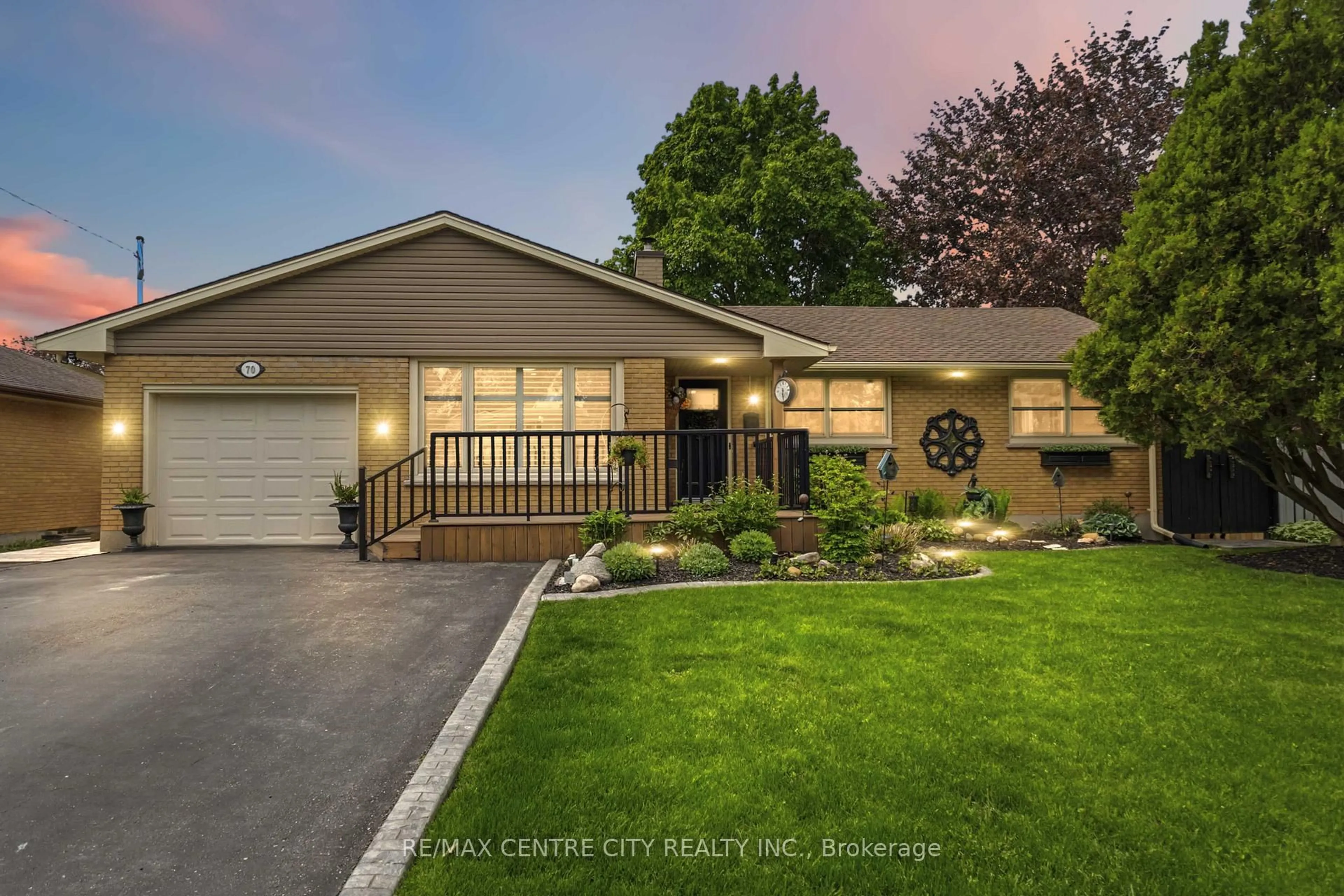 Home with vinyl exterior material, street for 70 Brentwood Cres, London North Ontario N6G 1X2