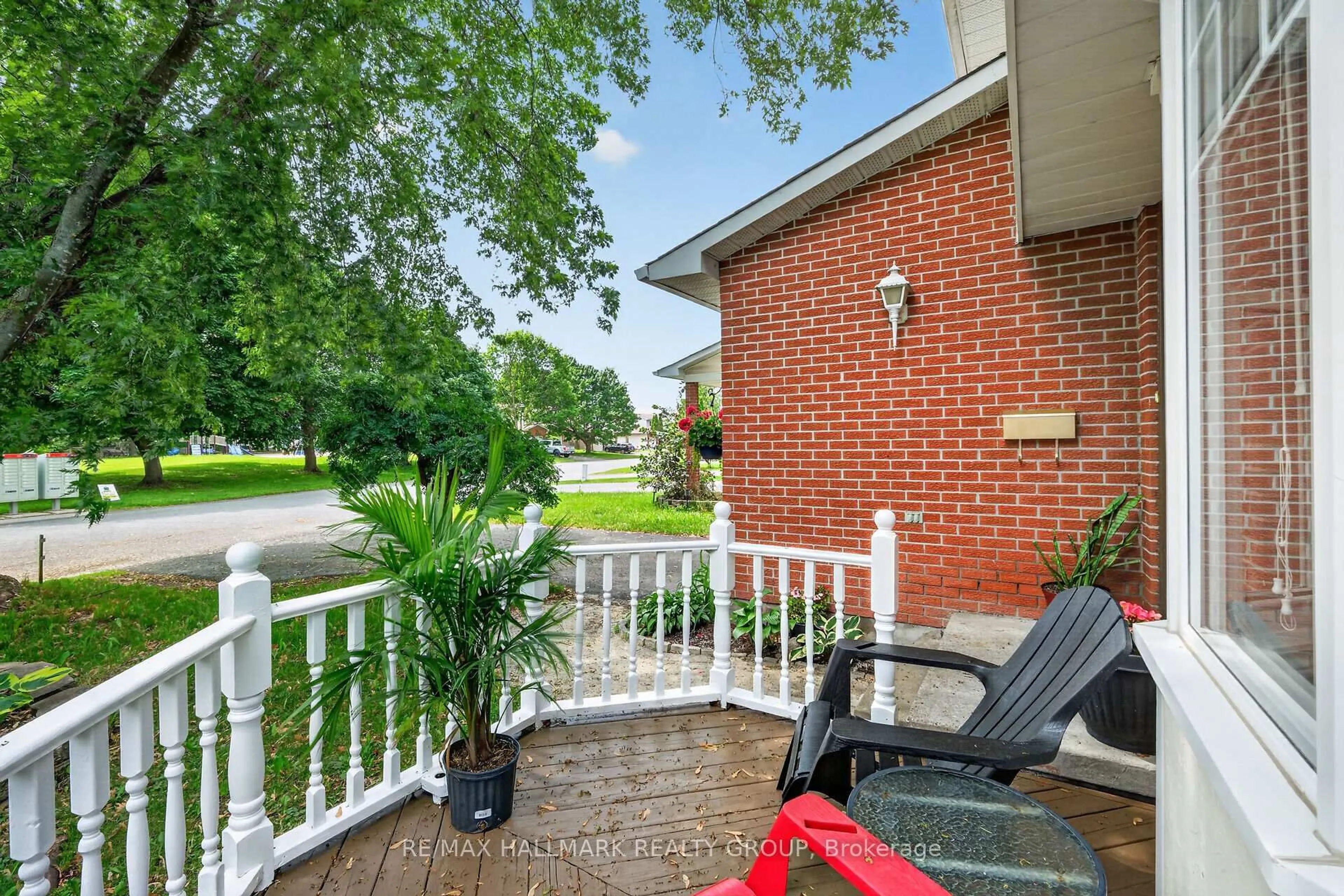 Patio, water/lake/river/ocean view for 4 Gowrie Dr, Ottawa Ontario K2L 2S4