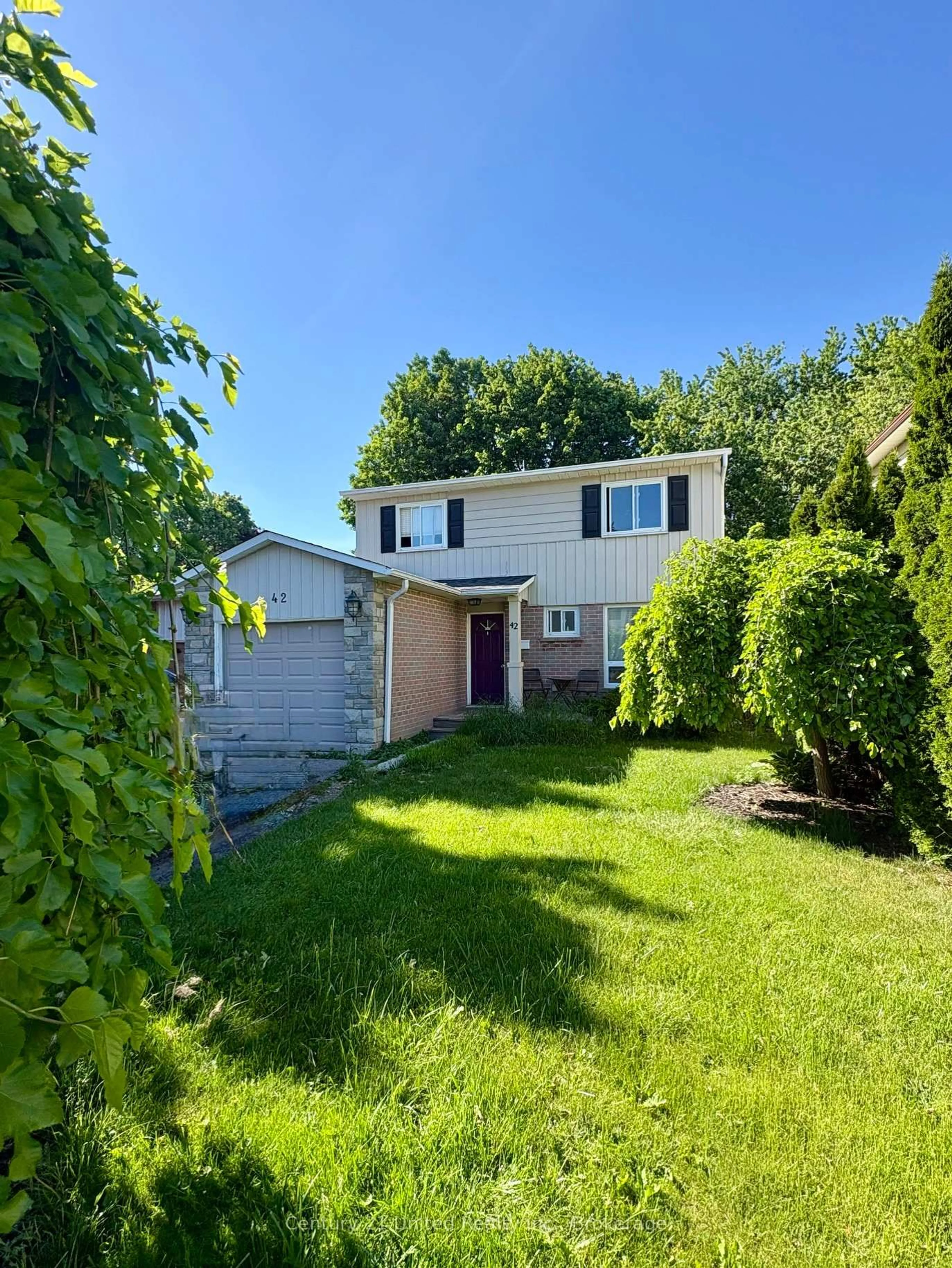 A pic from outside/outdoor area/front of a property/back of a property/a pic from drone, street for 42 Peacock Blvd, Port Hope Ontario L1A 2X4