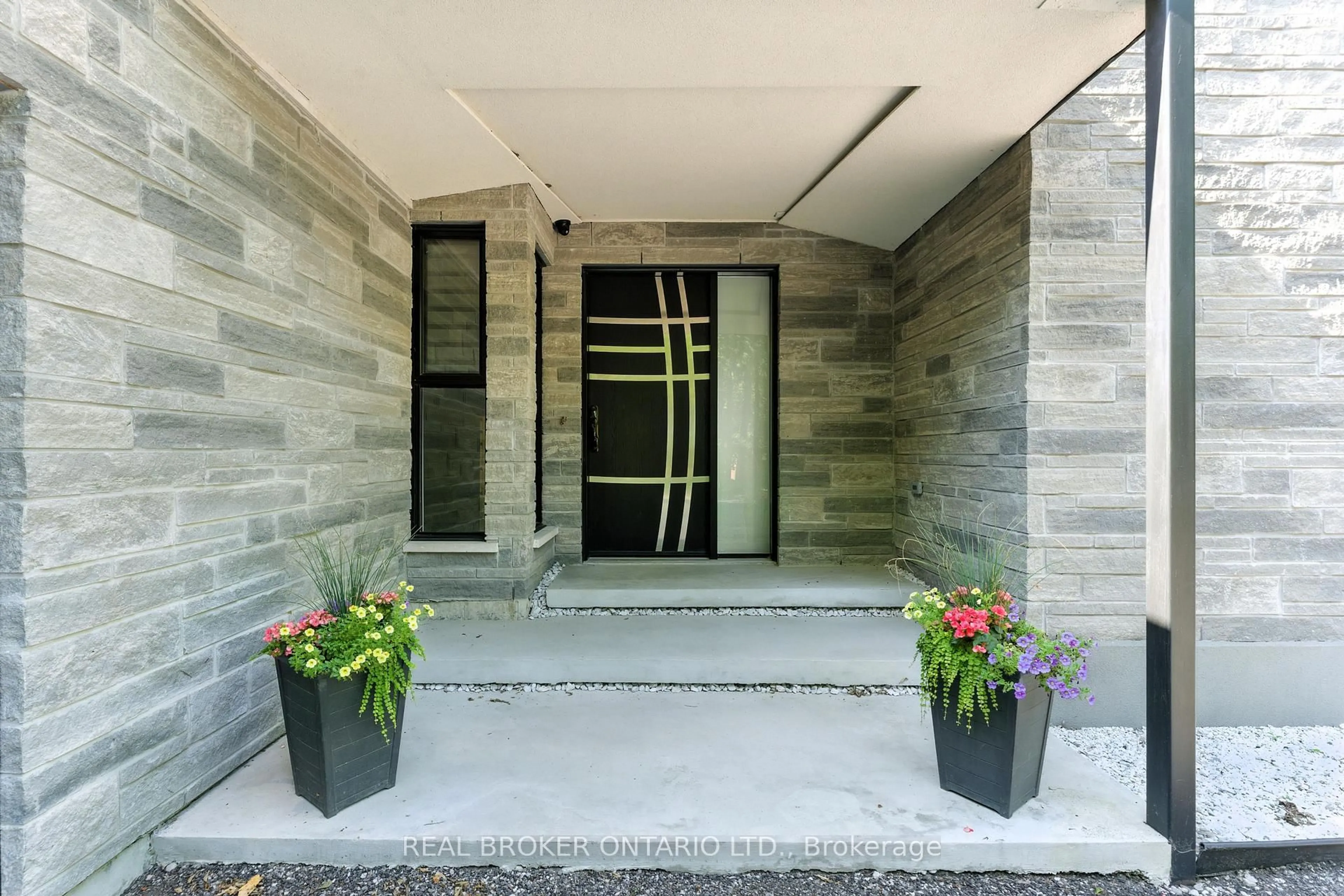 Indoor entryway for 6 Campbell Farm Rd, Brant Ontario N3T 5L6