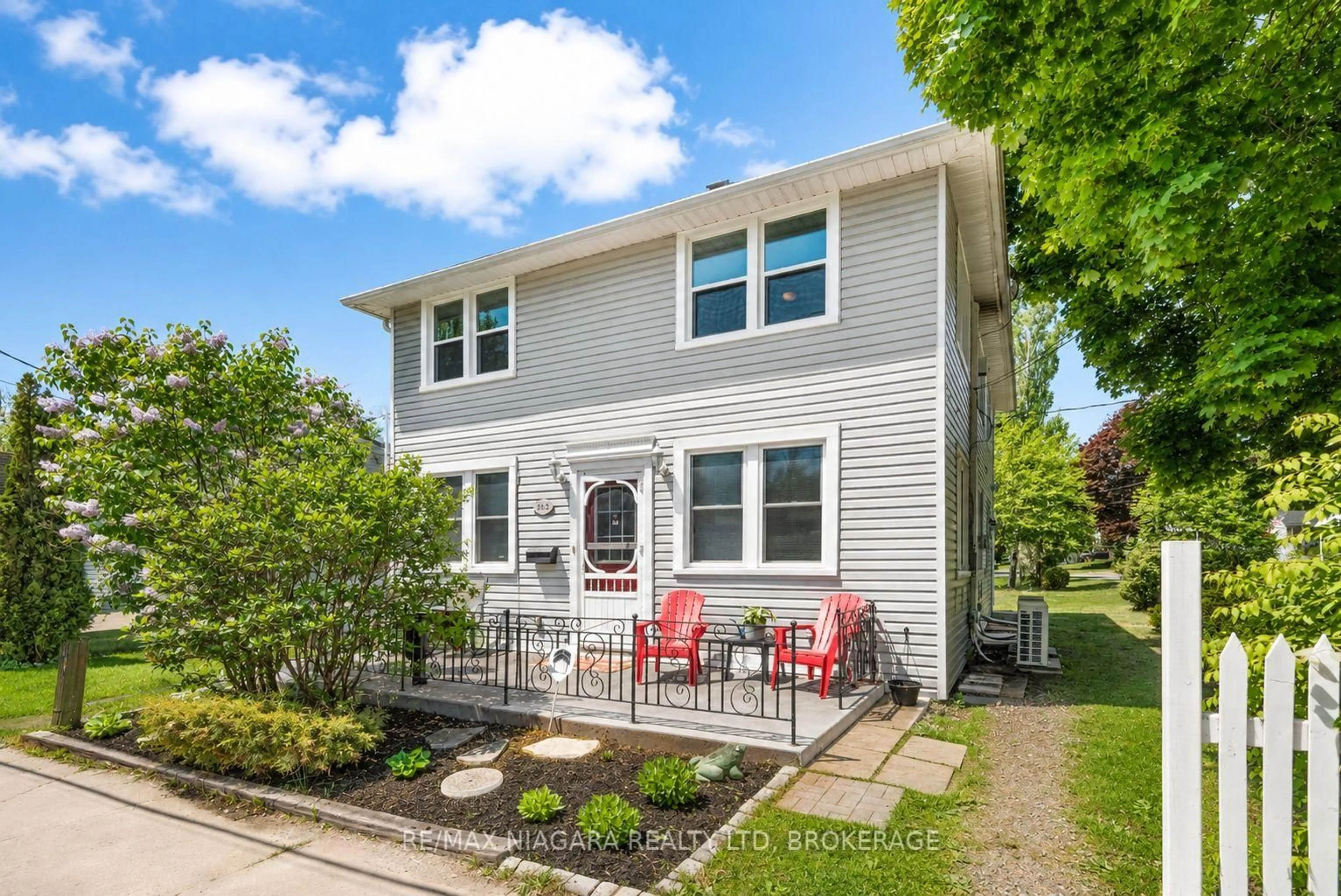 Home with vinyl exterior material, street for 283 Schooley Rd, Fort Erie Ontario L0S 1B0