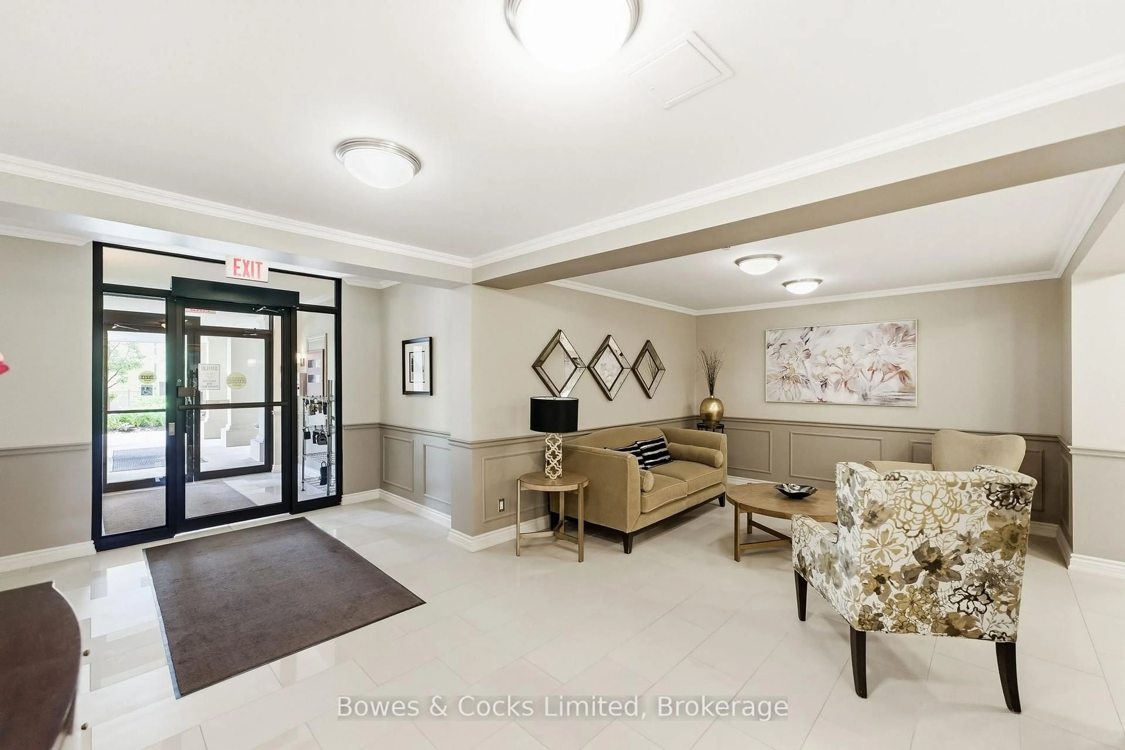 Indoor foyer for 869 Clonsilla Ave #110, Peterborough Ontario K9J 0B7