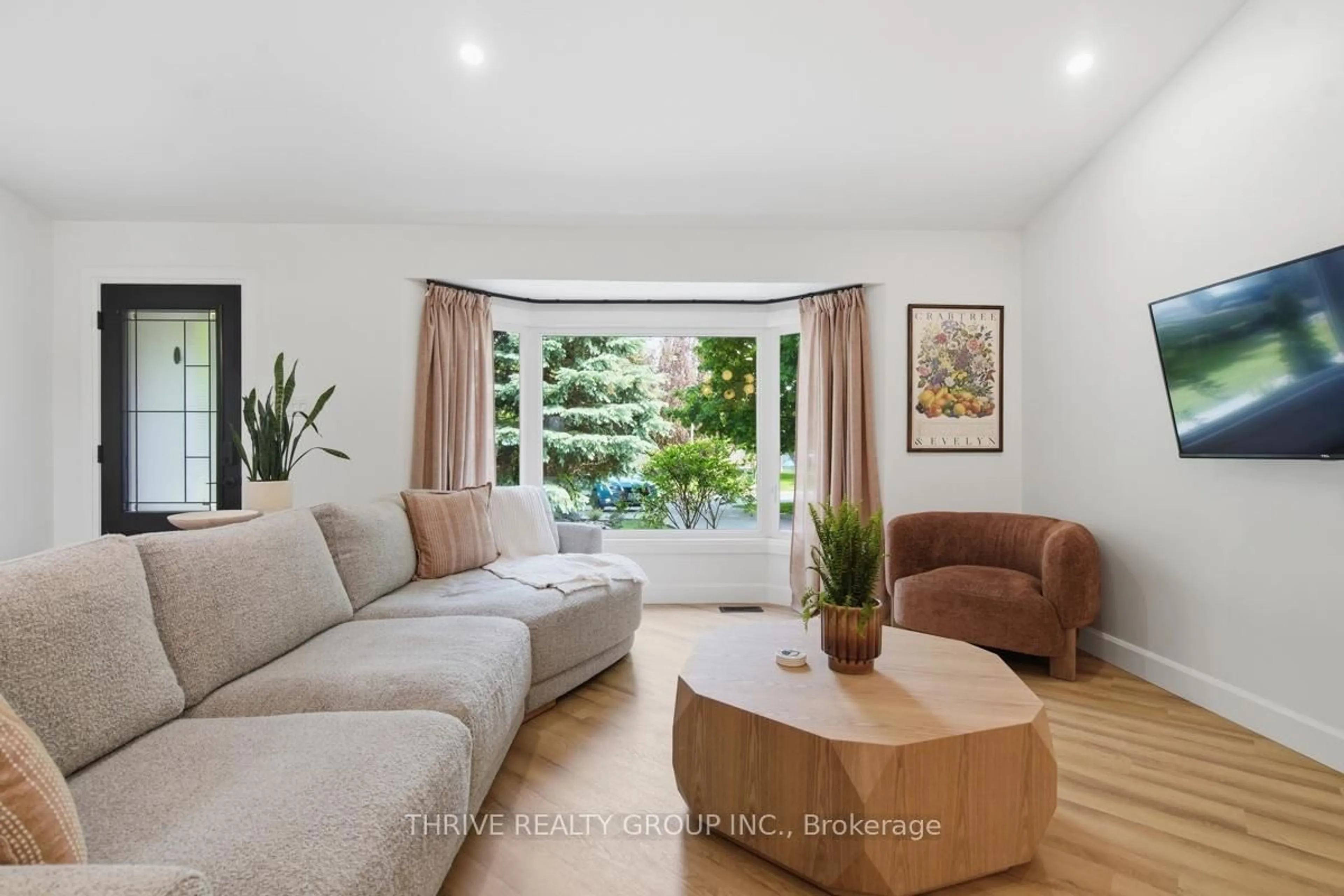 Living room with furniture, unknown for 21 Mcgill Pl, London North Ontario N5X 1W1