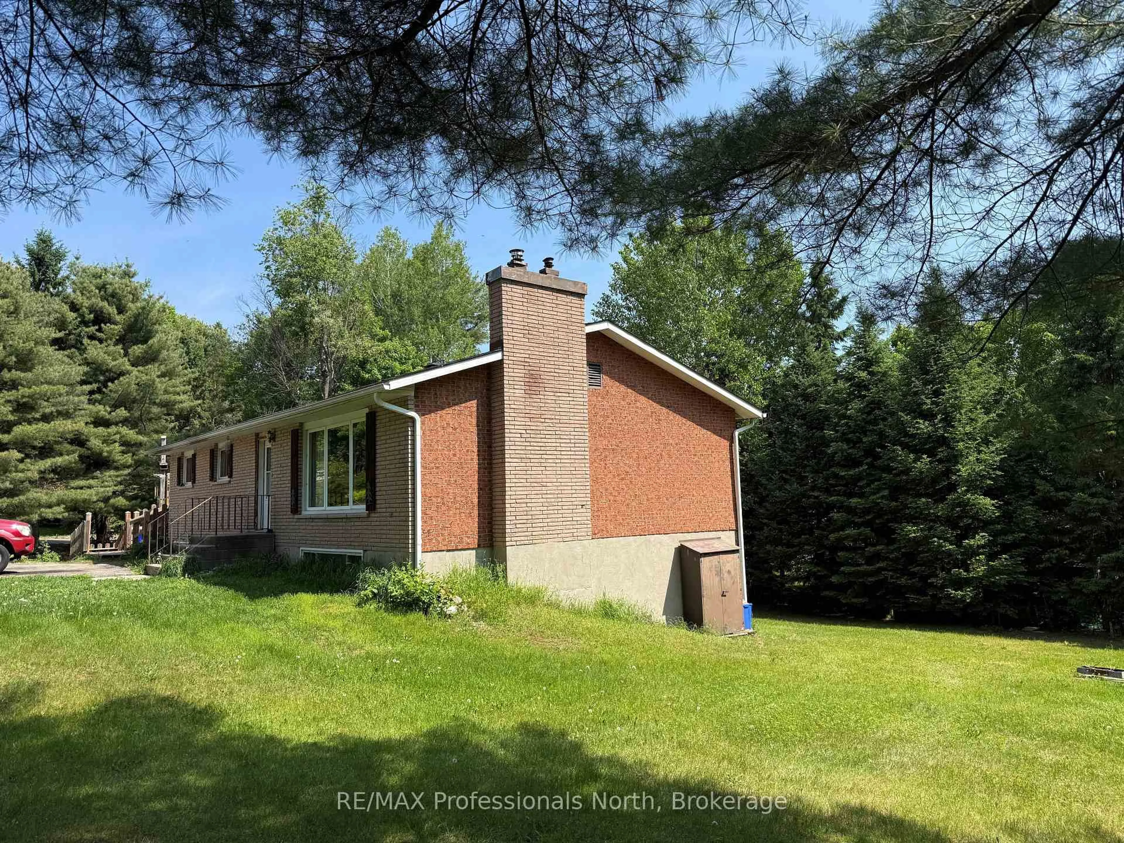 A pic from outside/outdoor area/front of a property/back of a property/a pic from drone, forest/trees view for 37 Spruce Dr, Huntsville Ontario P0B 1L0