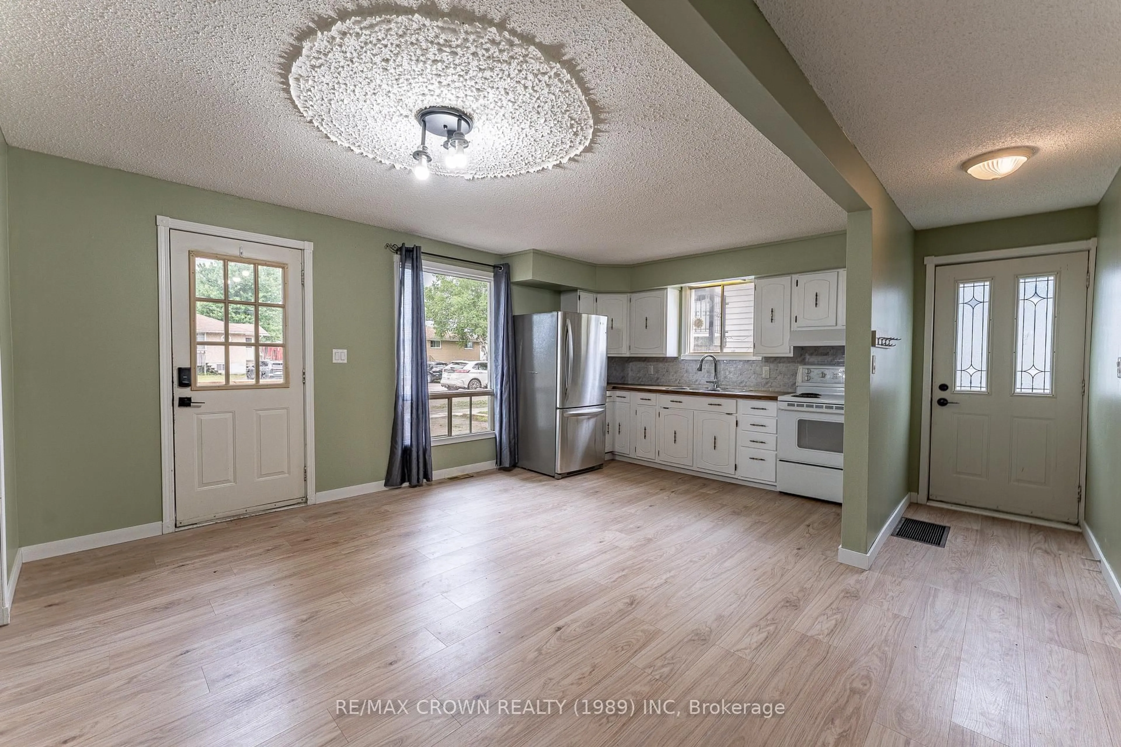 Open concept kitchen, ceramic/tile floor for 400 Nipissing St, West Nipissing Ontario P2B 3E3