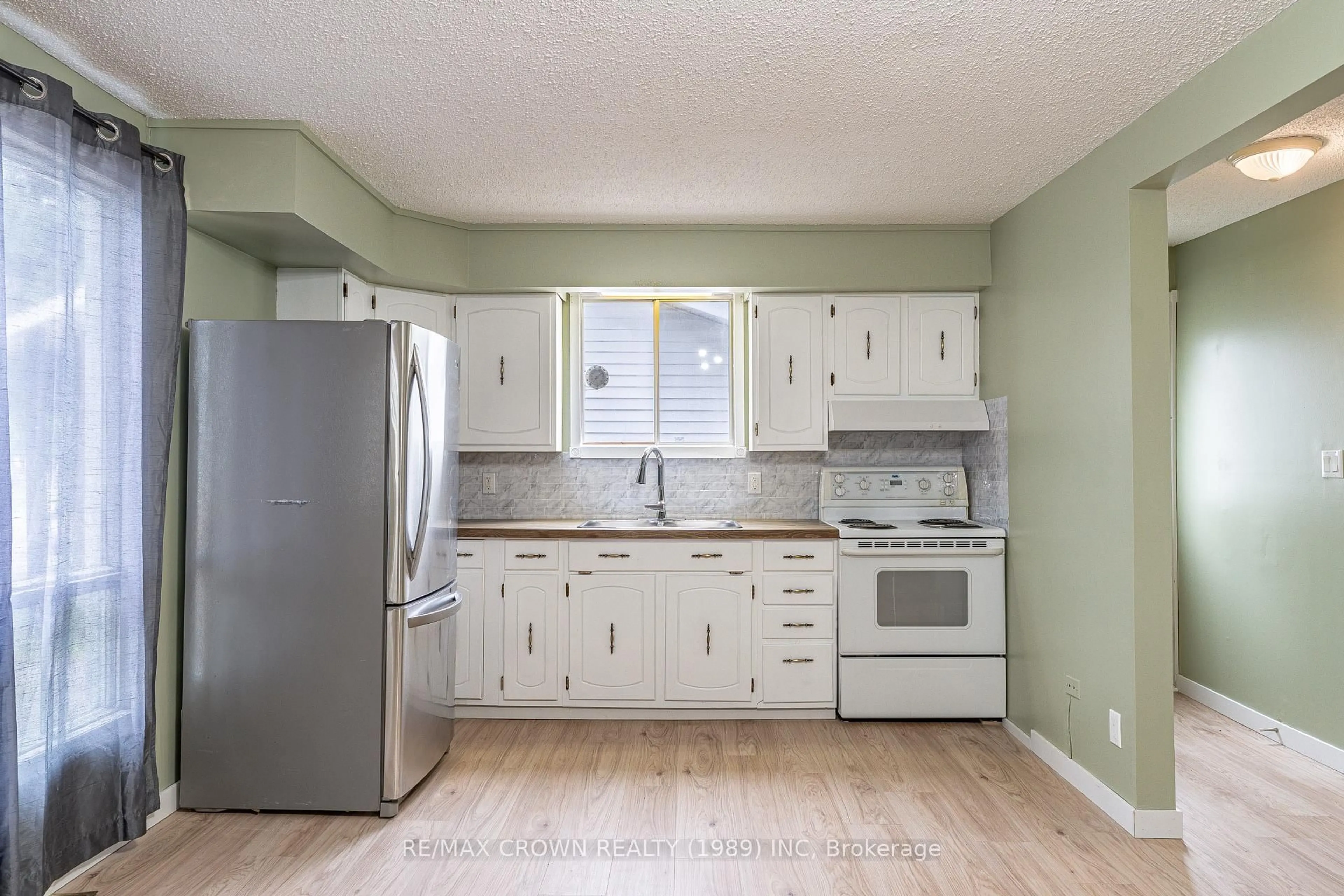 Standard kitchen, unknown for 400 Nipissing St, West Nipissing Ontario P2B 3E3