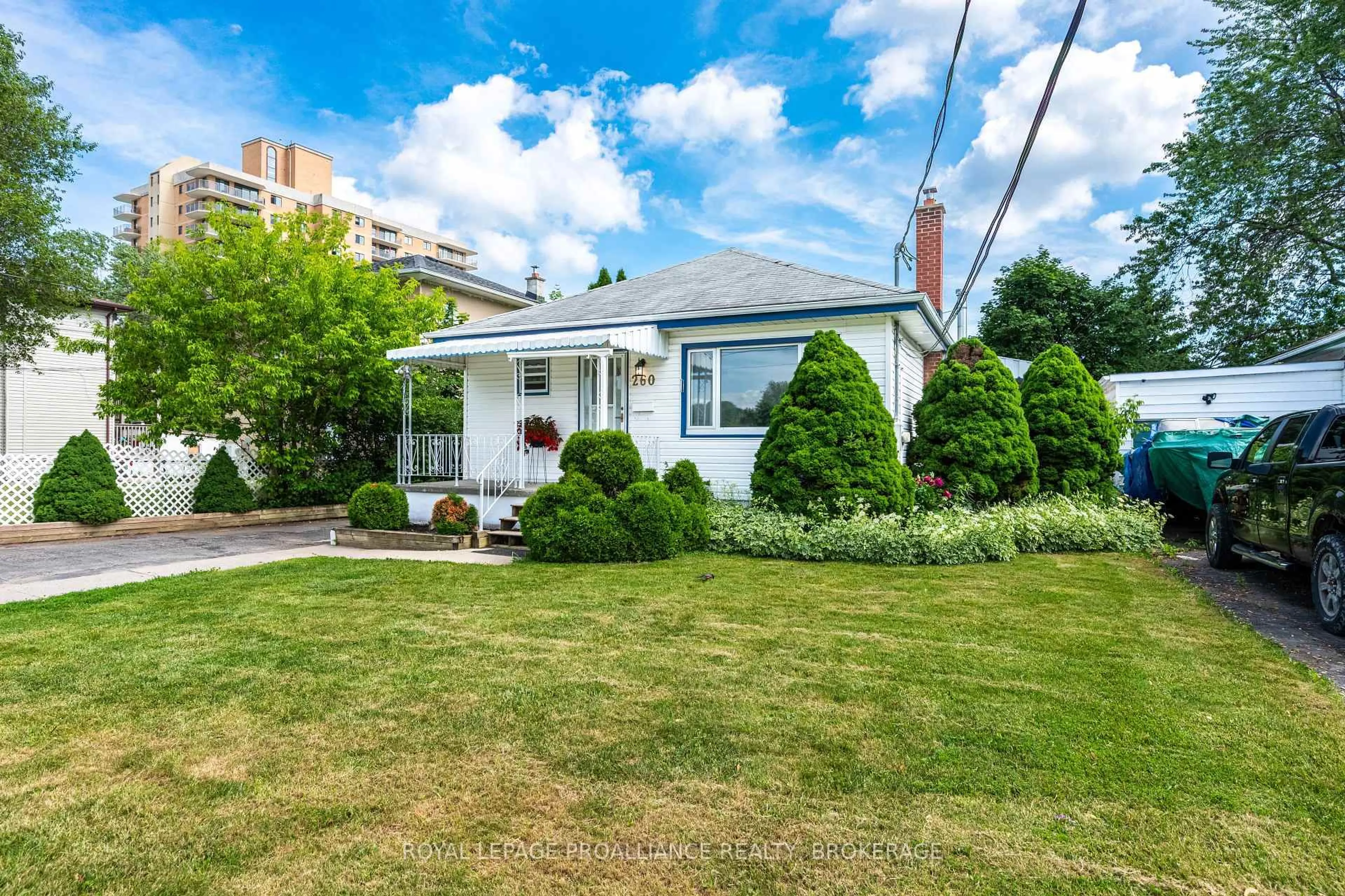 Unknown for 260 Elmwood St, Kingston Ontario K7M 2Y8