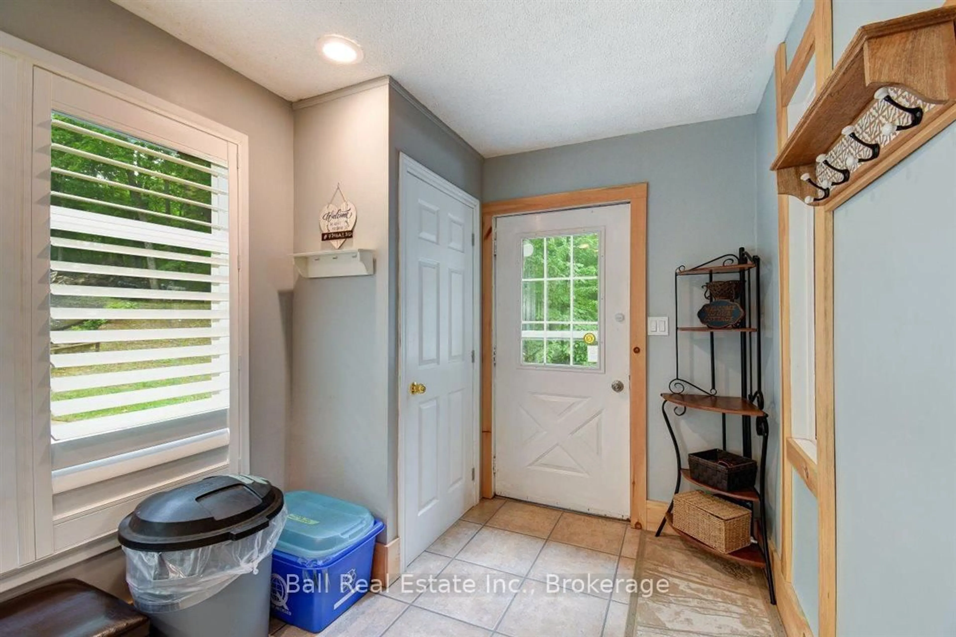 Indoor entryway for 611 Skene Rd, Hastings Ontario K0L 1W0