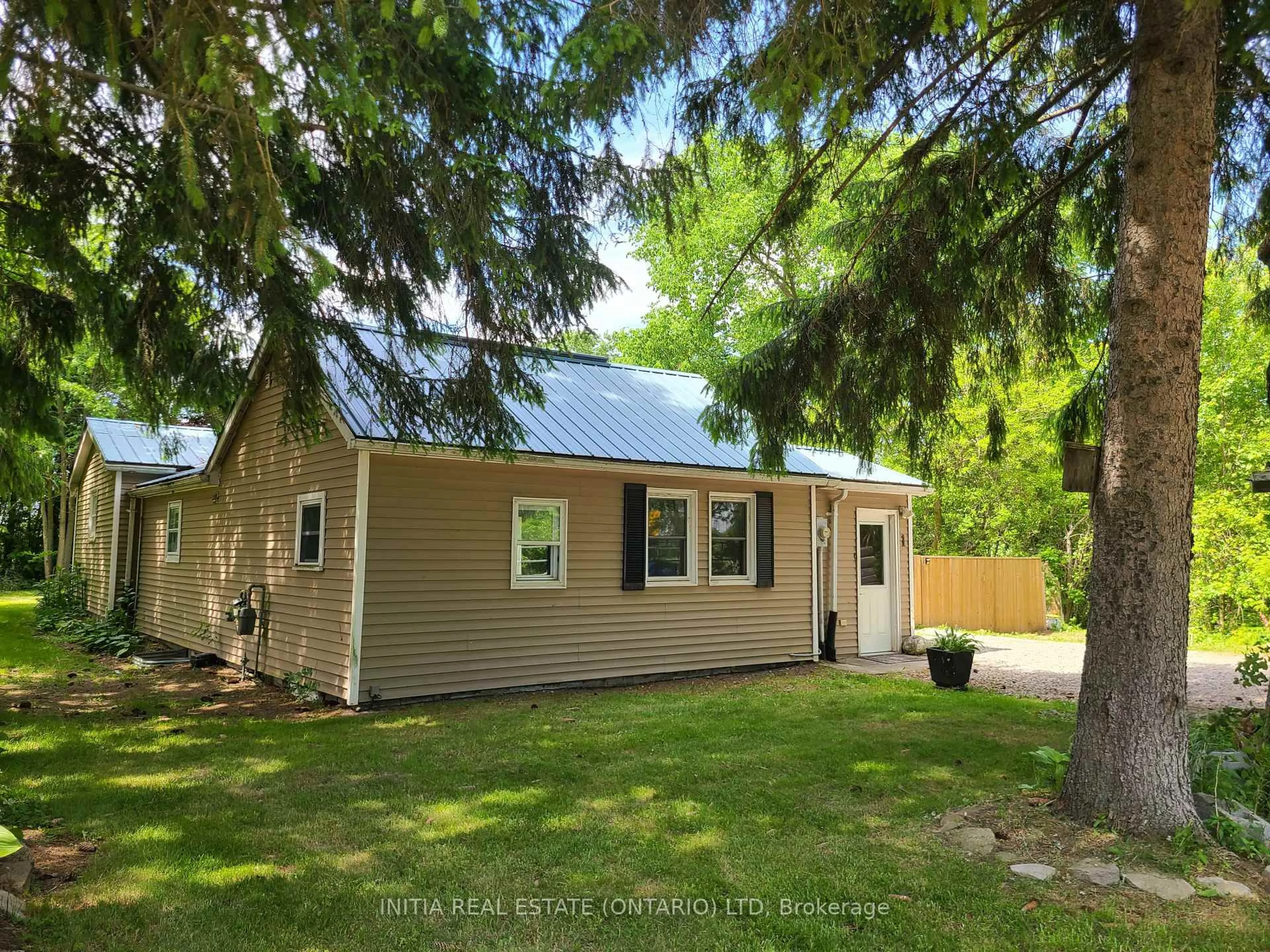 Home with vinyl exterior material, street for 1 Dundas St, Newbury Ontario N0L 1Z0