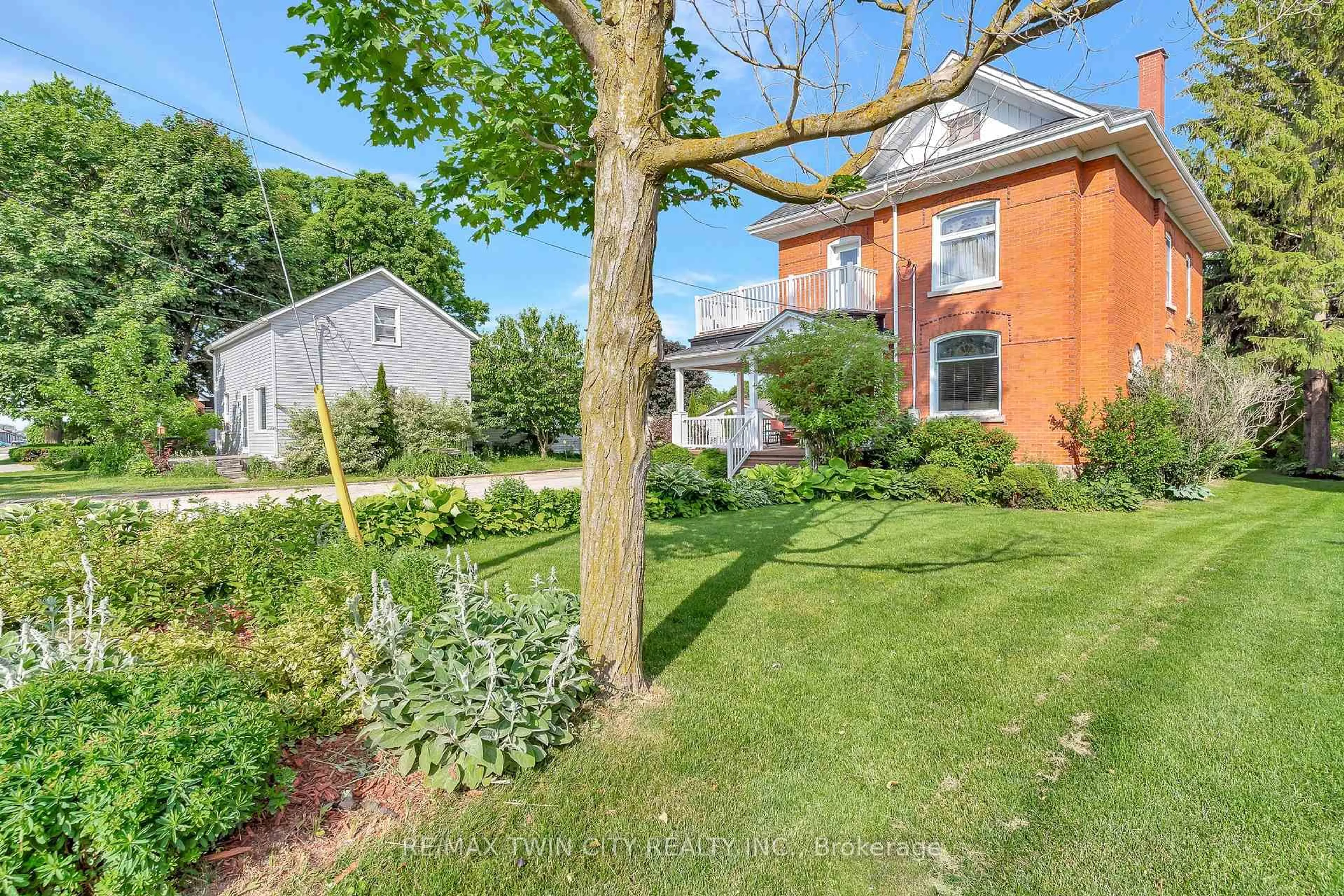 Patio, street for 199 Ellen St, North Perth Ontario N0G 1B0
