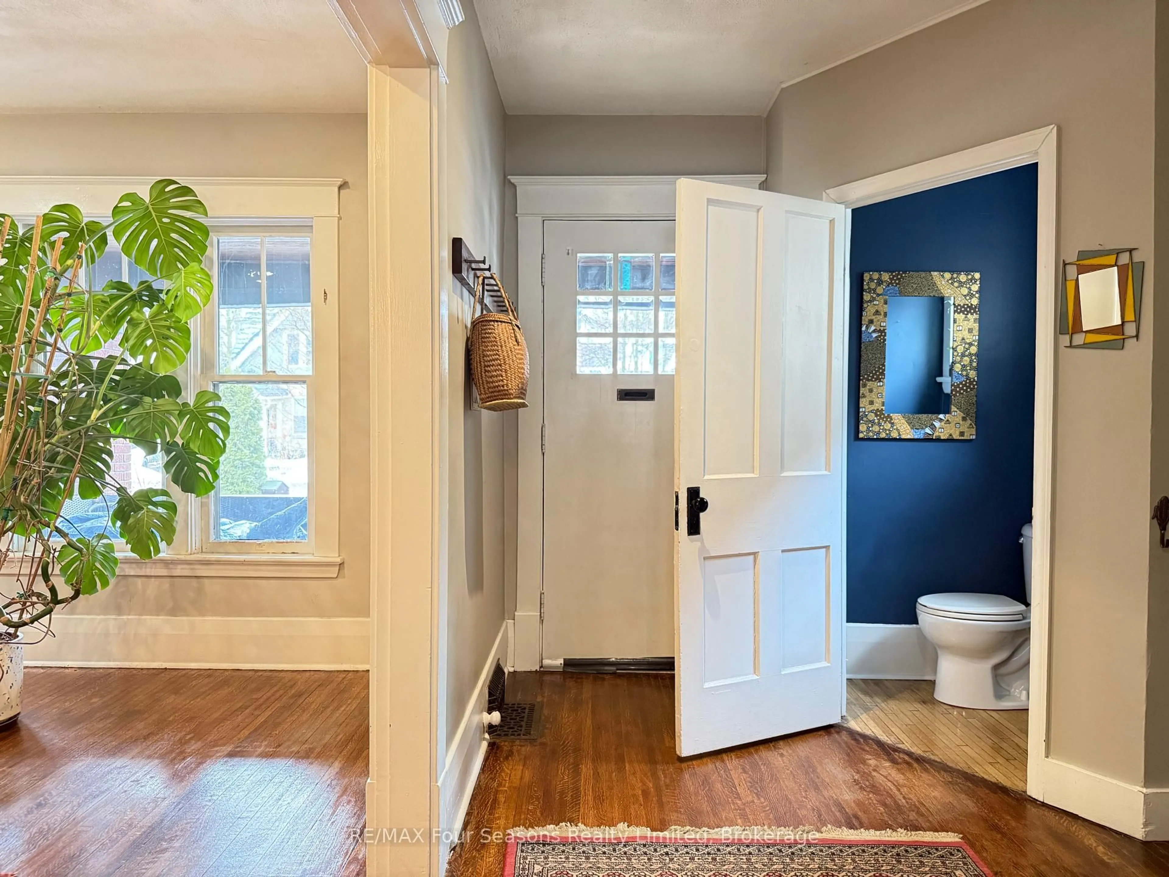 Indoor entryway for 48 Elmwood Ave, London South Ontario N6C 1J3