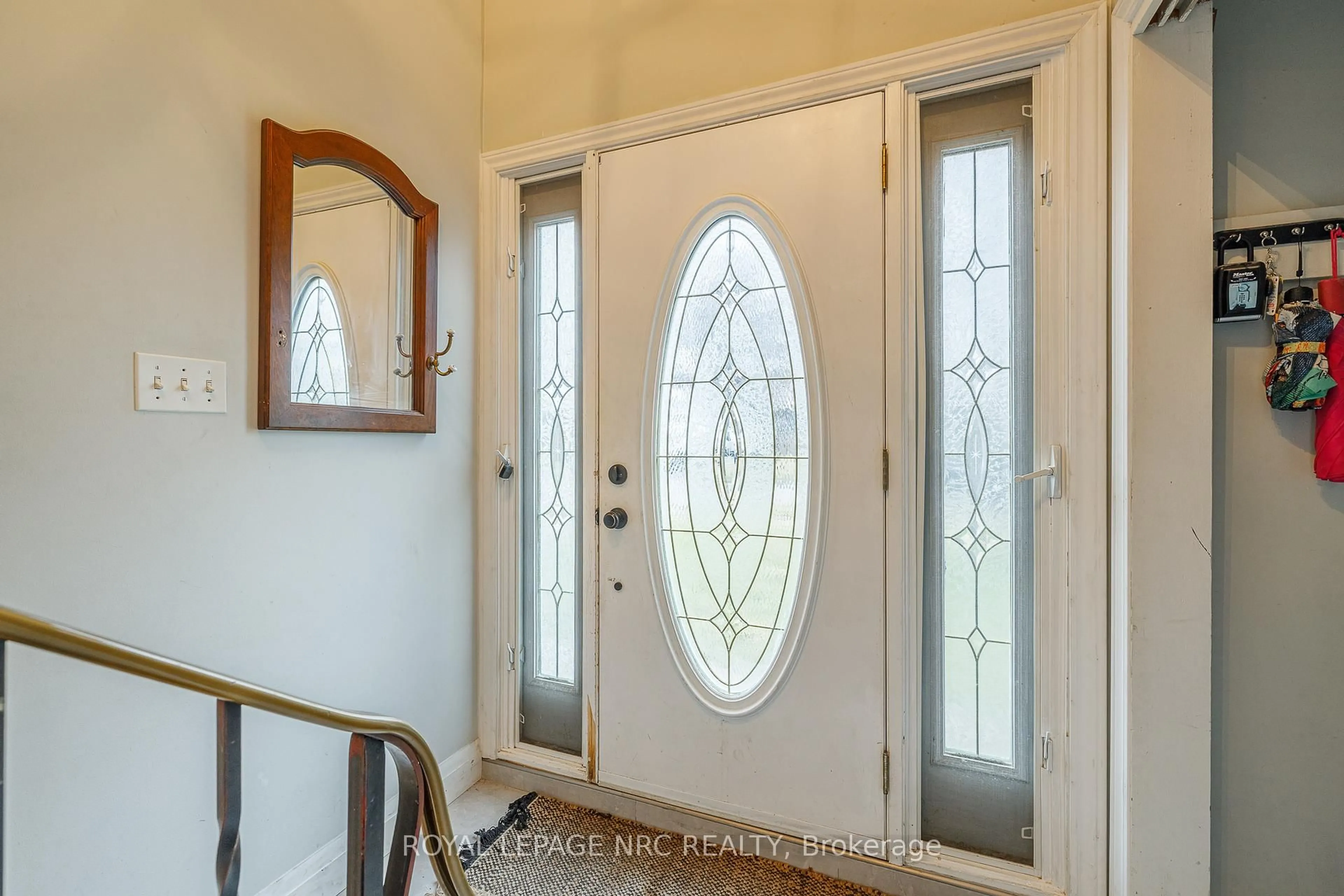 Indoor entryway for 106 Lewis St, Welland Ontario L3B 4V7