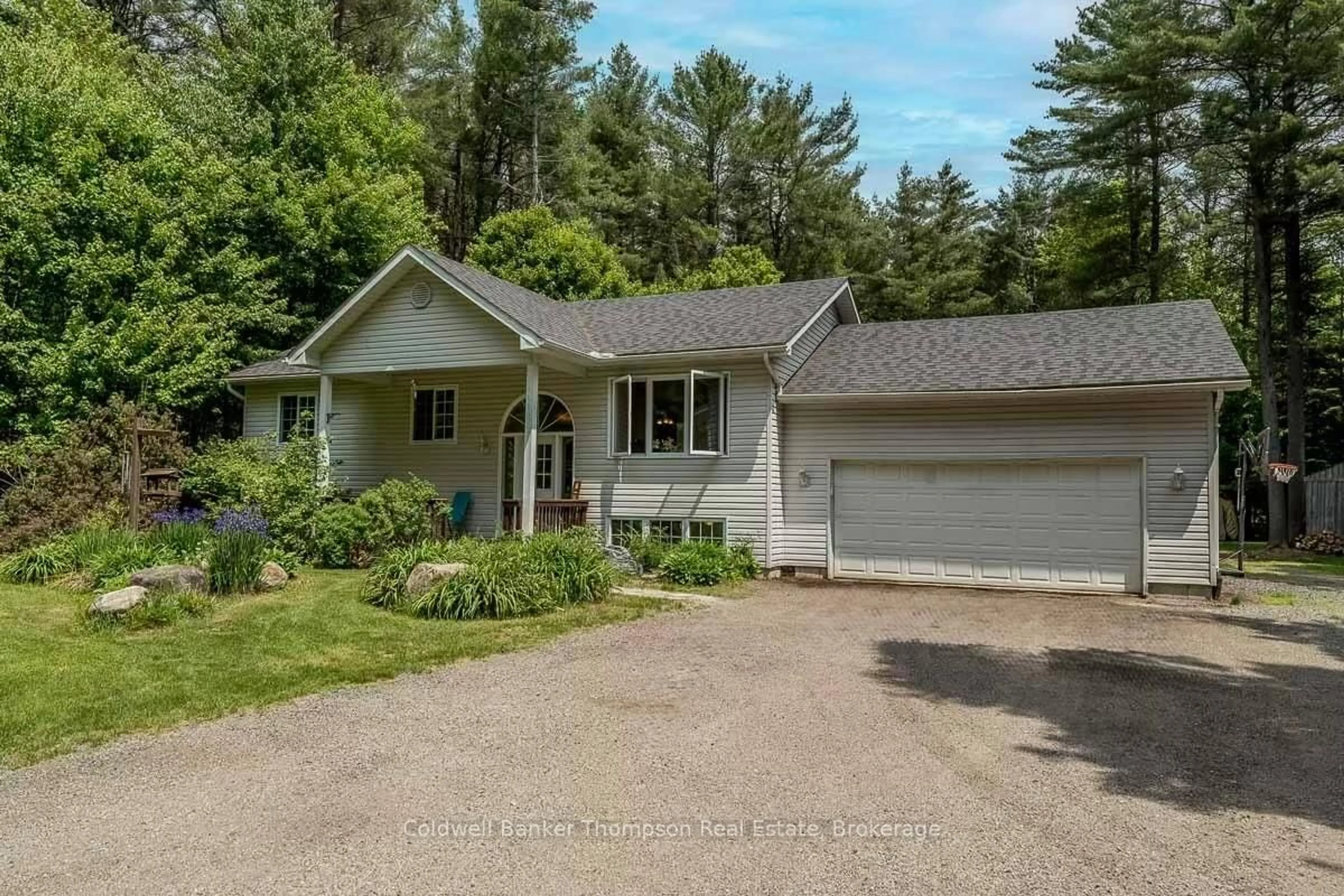 A pic from outside/outdoor area/front of a property/back of a property/a pic from drone, street for 109 South Waseosa Lake Rd, Huntsville Ontario P1H 2N5