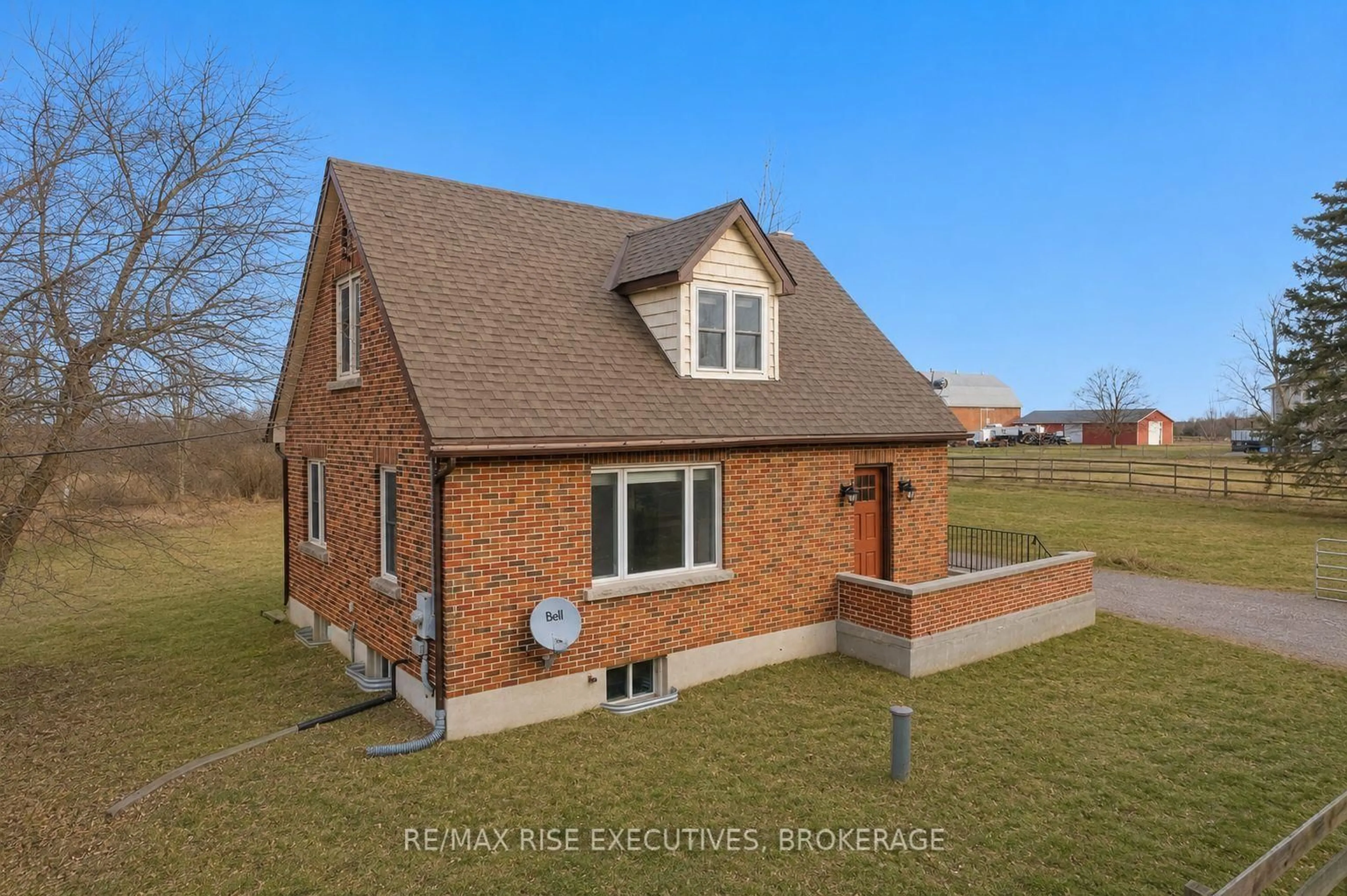 Home with brick exterior material, building for 3658 Highway 2, Gananoque Ontario K7G 2V5