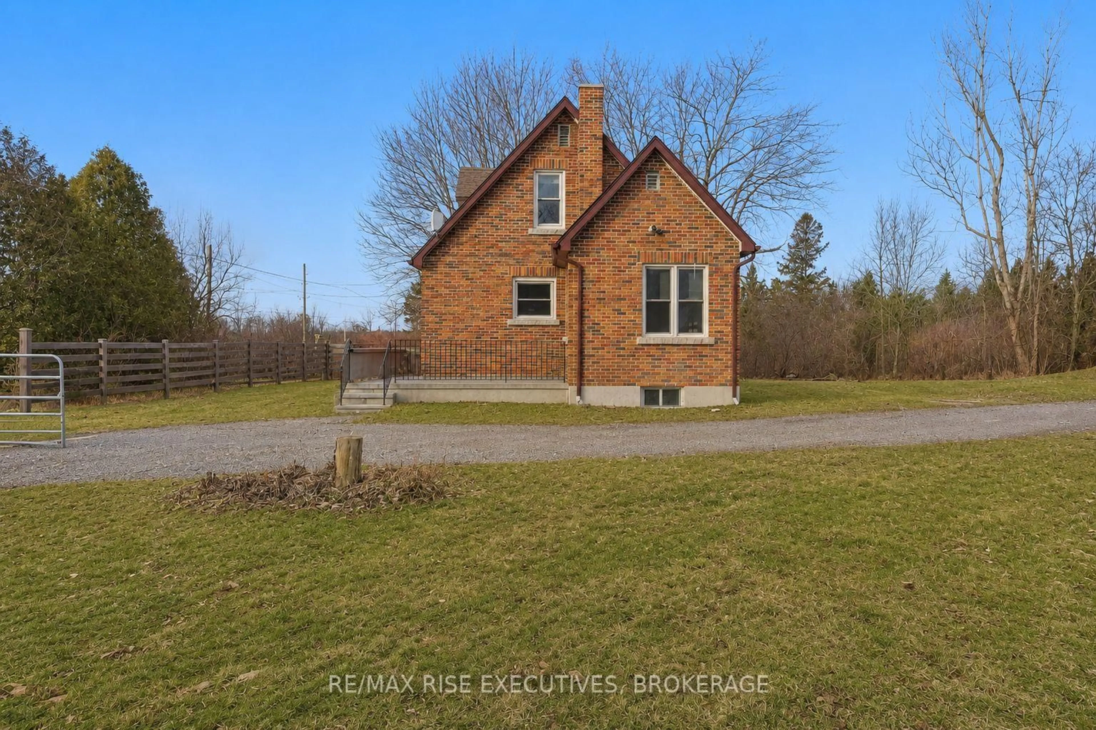 A pic from outside/outdoor area/front of a property/back of a property/a pic from drone, street for 3658 Highway 2, Gananoque Ontario K7G 2V5