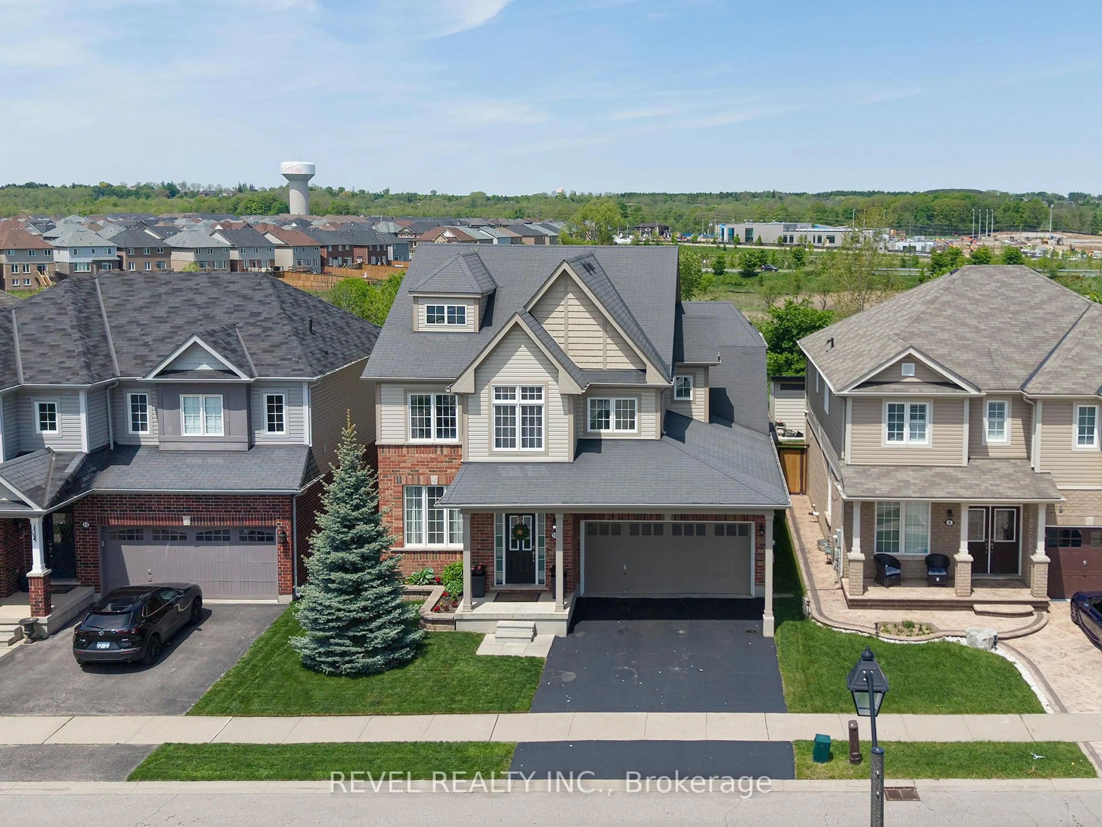 A pic from outside/outdoor area/front of a property/back of a property/a pic from drone, street for 10 Bisset Ave, Brantford Ontario N3T 0H2