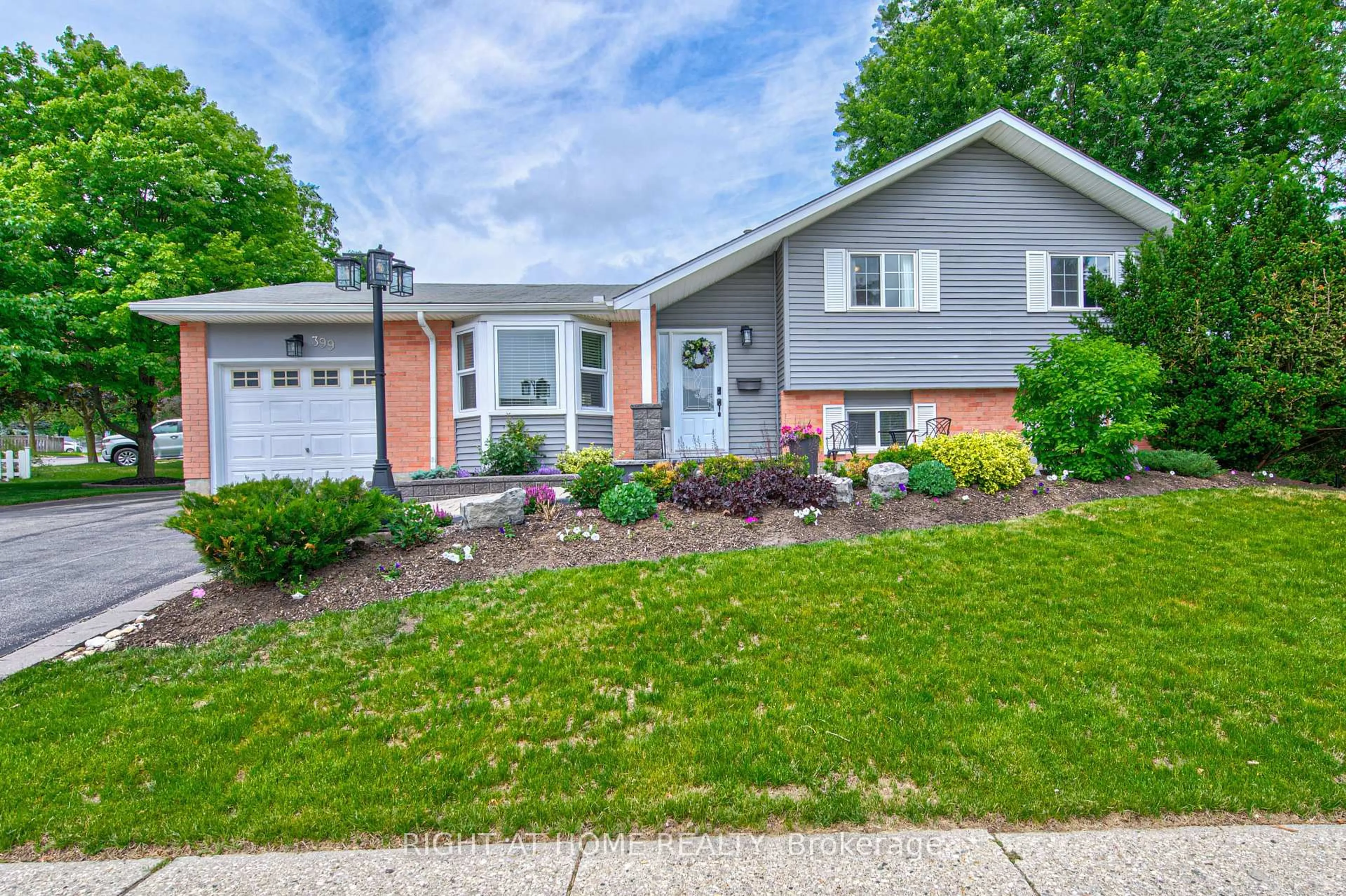 Home with vinyl exterior material, street for 399 Grand River Blvd, Kitchener Ontario N2A 3J2