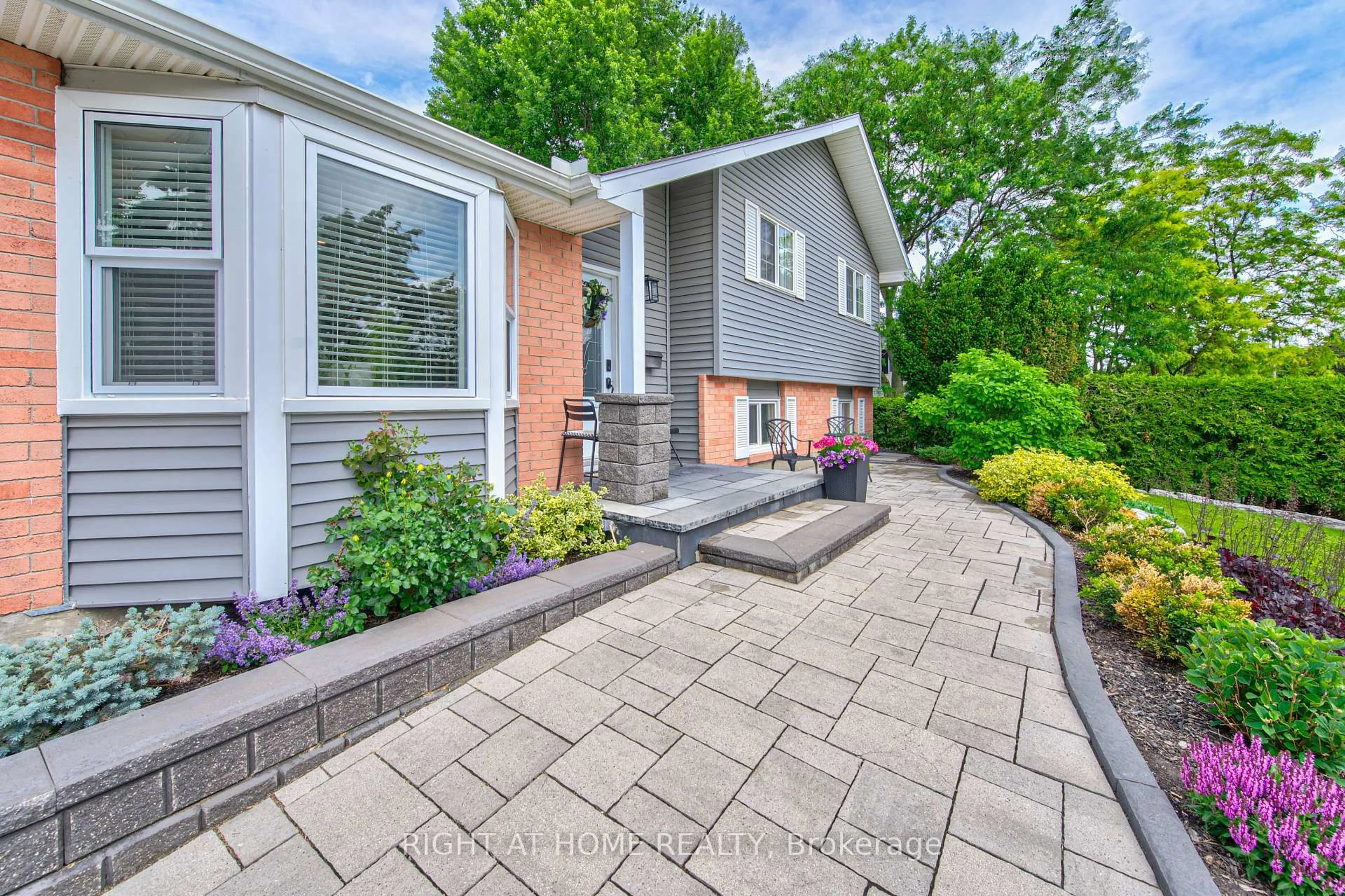 Home with brick exterior material, street for 399 Grand River Blvd, Kitchener Ontario N2A 3J2