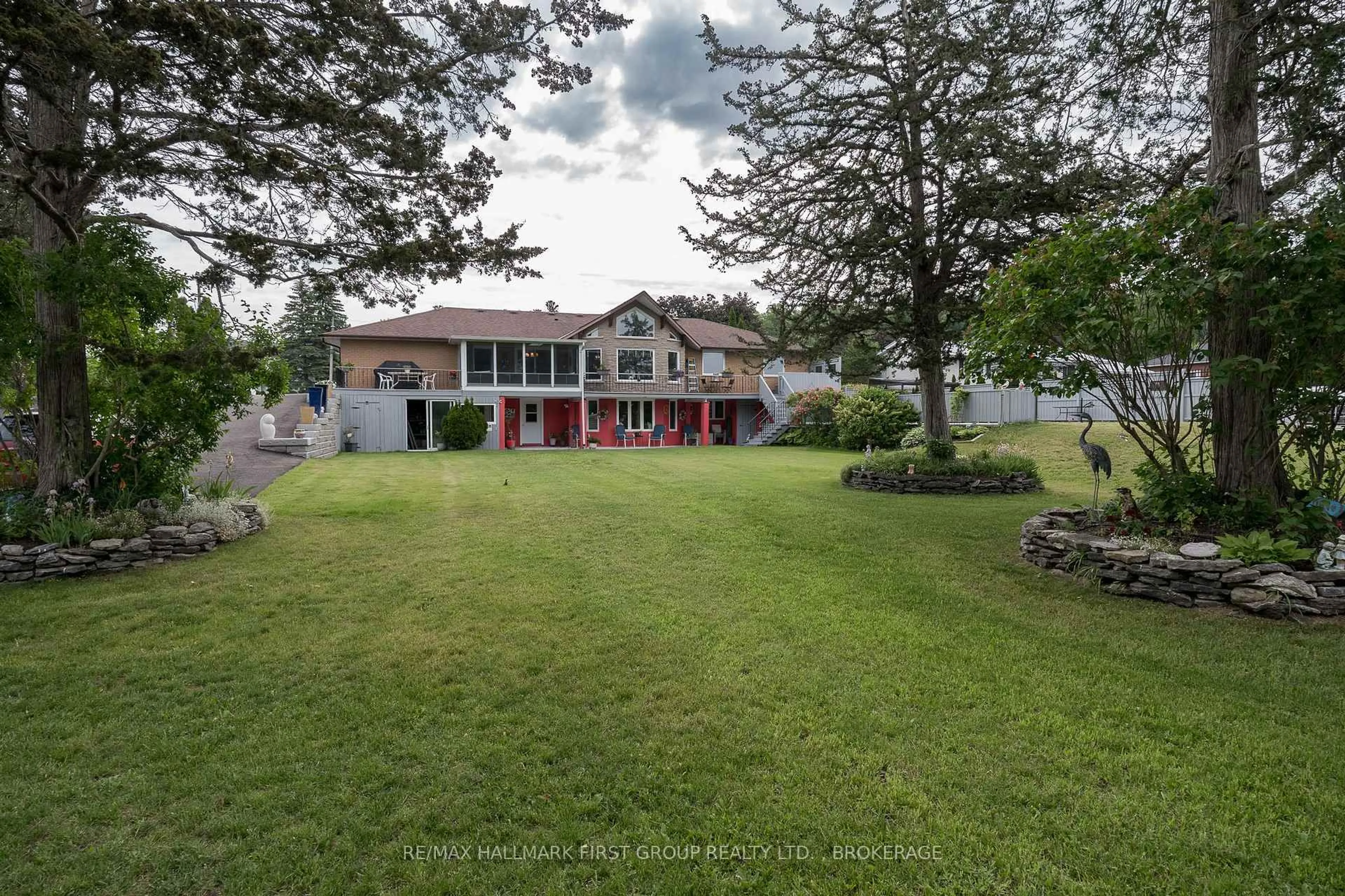 A pic from outside/outdoor area/front of a property/back of a property/a pic from drone, unknown for 195 Riverside Pkwy, Hastings Ontario K0K 2C0