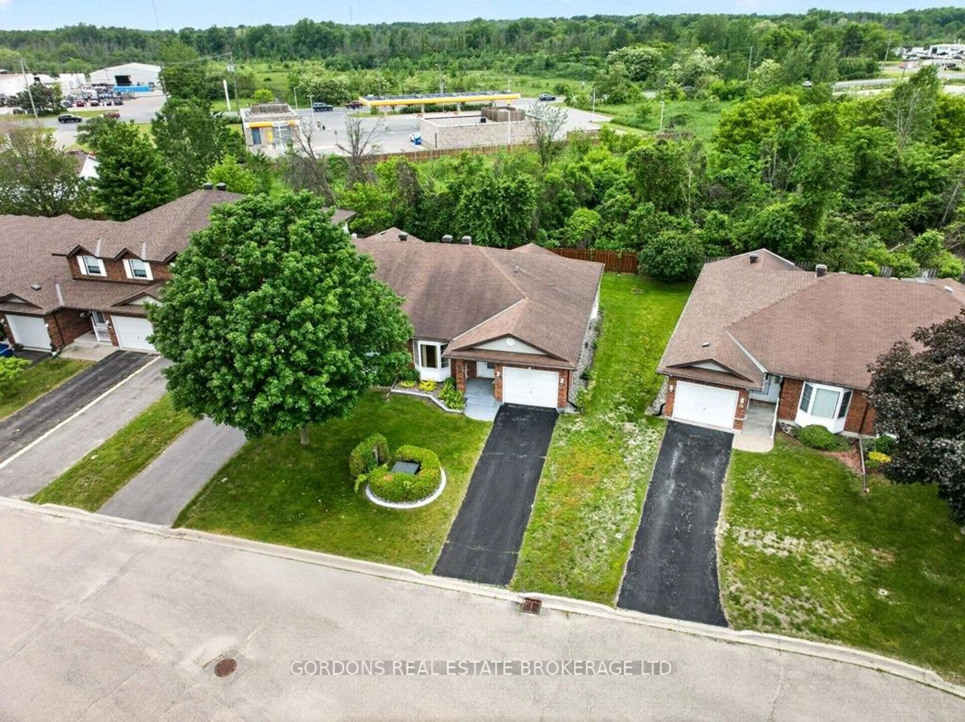 A pic from outside/outdoor area/front of a property/back of a property/a pic from drone, street for 36 Wilmot Young Pl, Brockville Ontario K6V 7H3