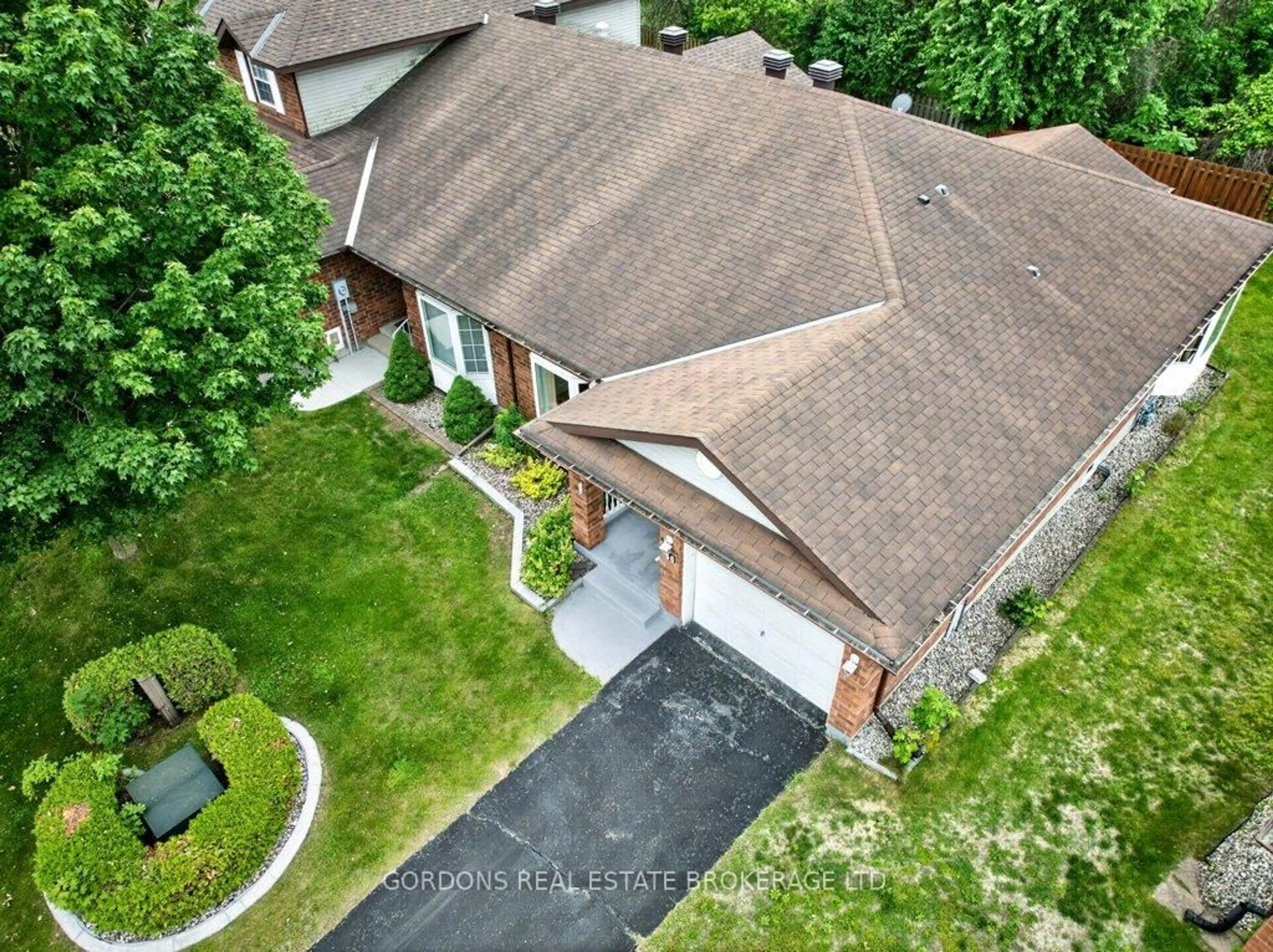 A pic from outside/outdoor area/front of a property/back of a property/a pic from drone, street for 36 Wilmot Young Pl, Brockville Ontario K6V 7H3