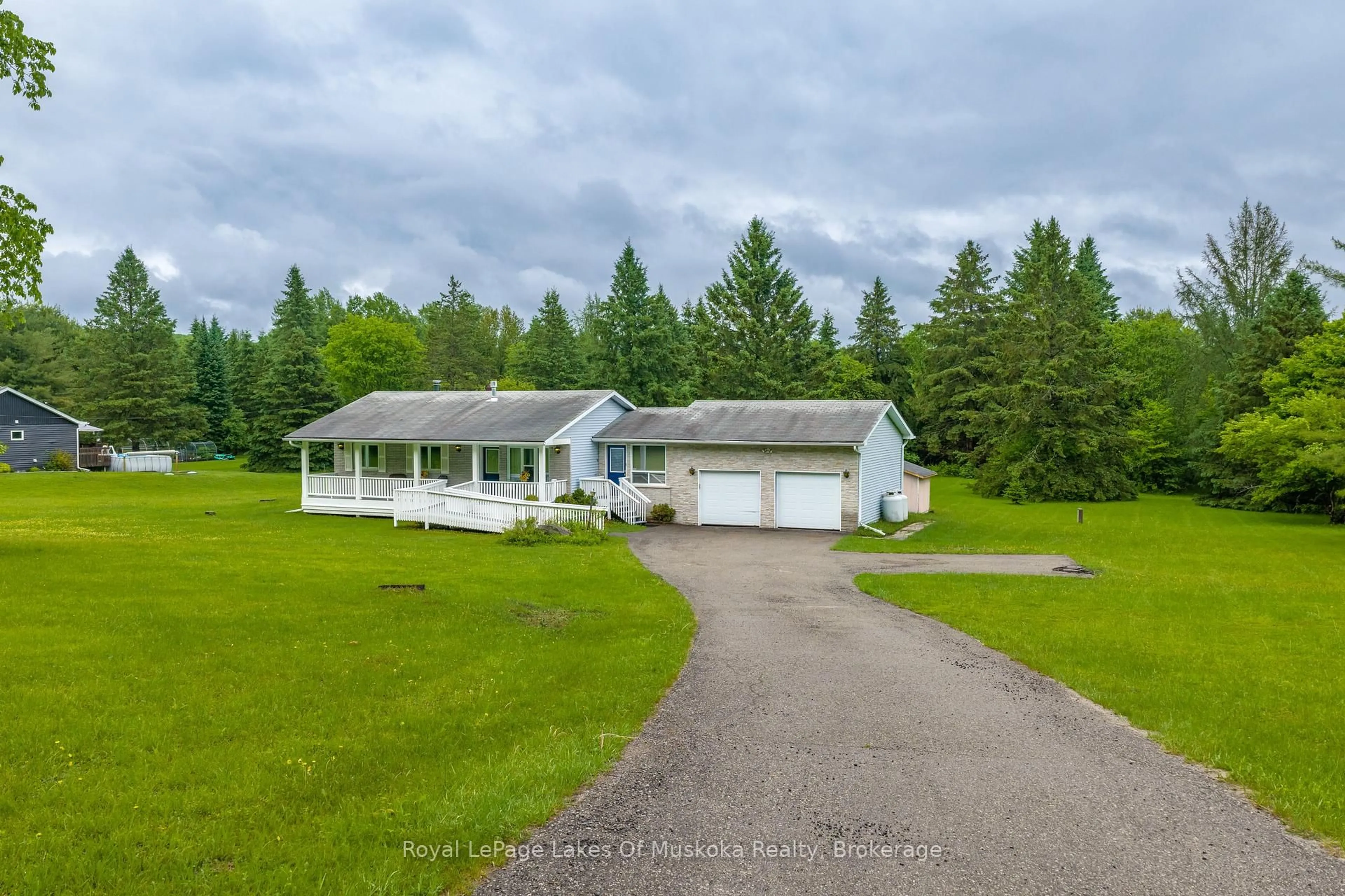 A pic from outside/outdoor area/front of a property/back of a property/a pic from drone, street for 625 Old North Rd, Huntsville Ontario P1H 2J4