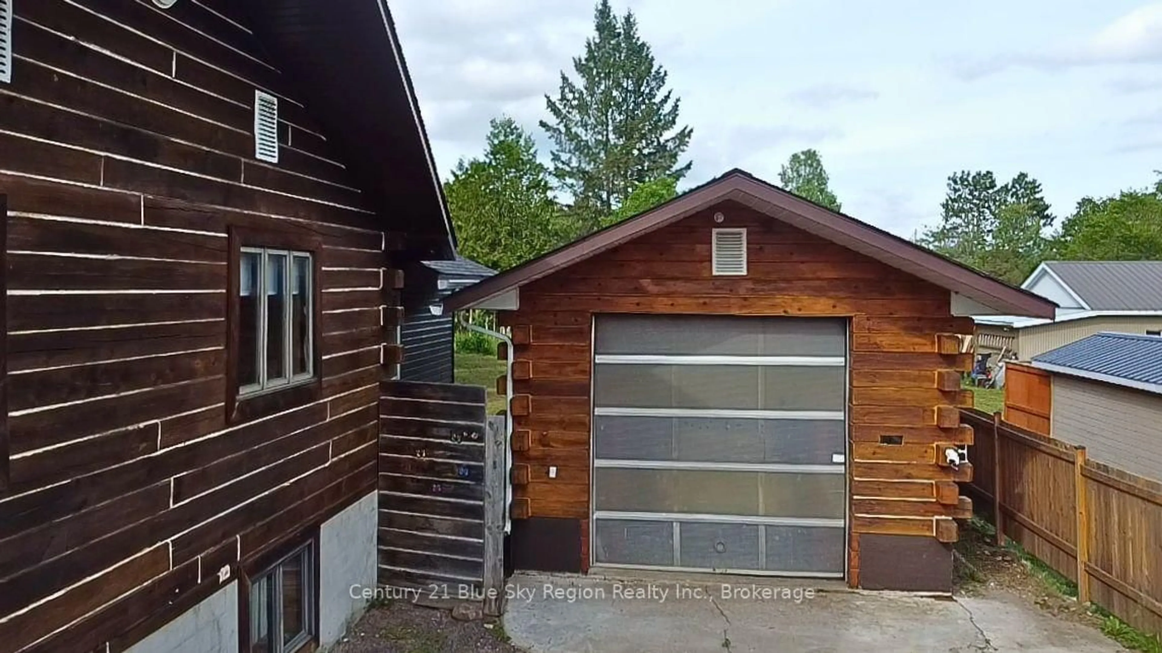 Indoor garage for 331 Tenth St, Mattawa Ontario P0H 1V0