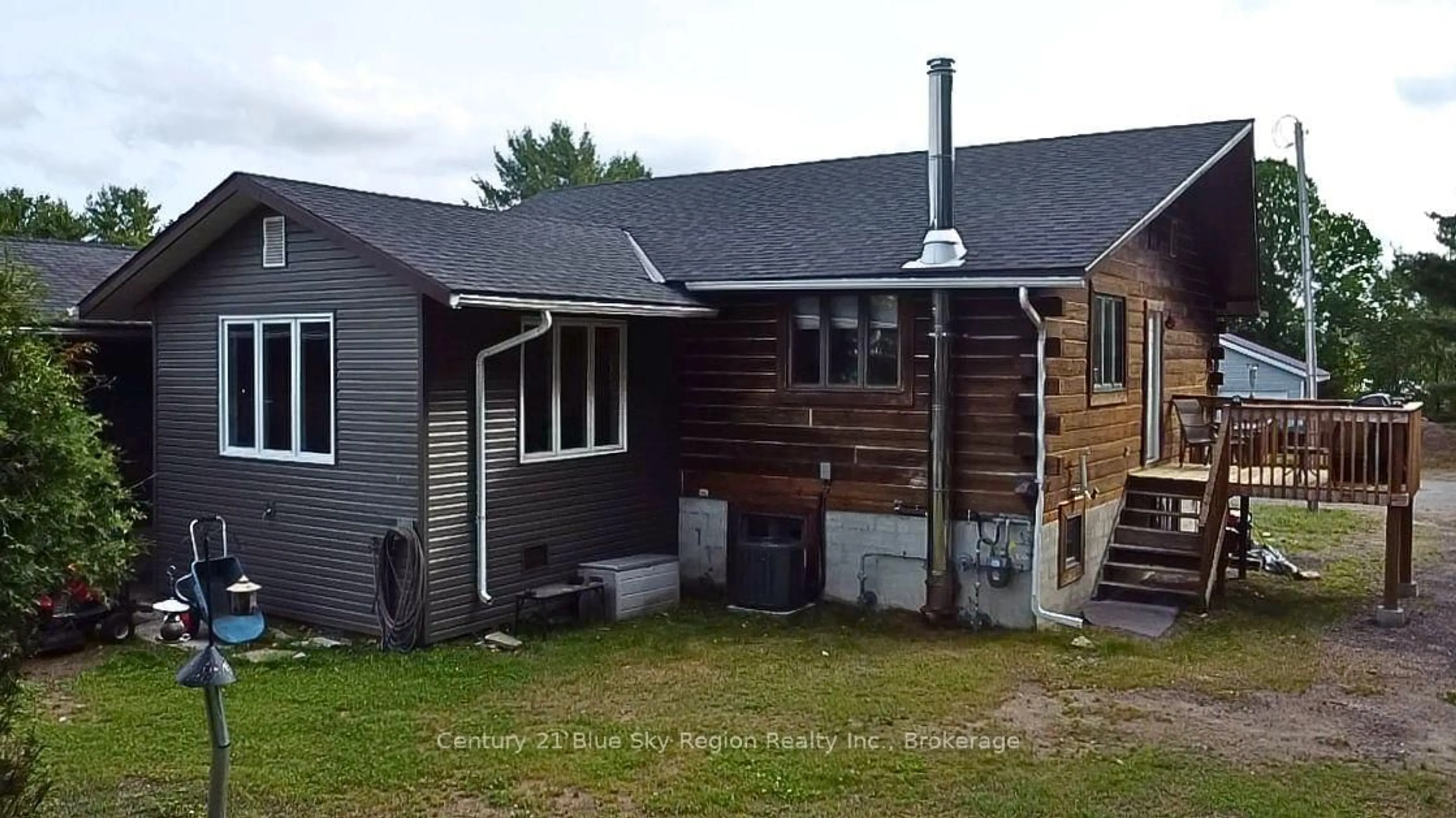 A pic from outside/outdoor area/front of a property/back of a property/a pic from drone, unknown for 331 Tenth St, Mattawa Ontario P0H 1V0