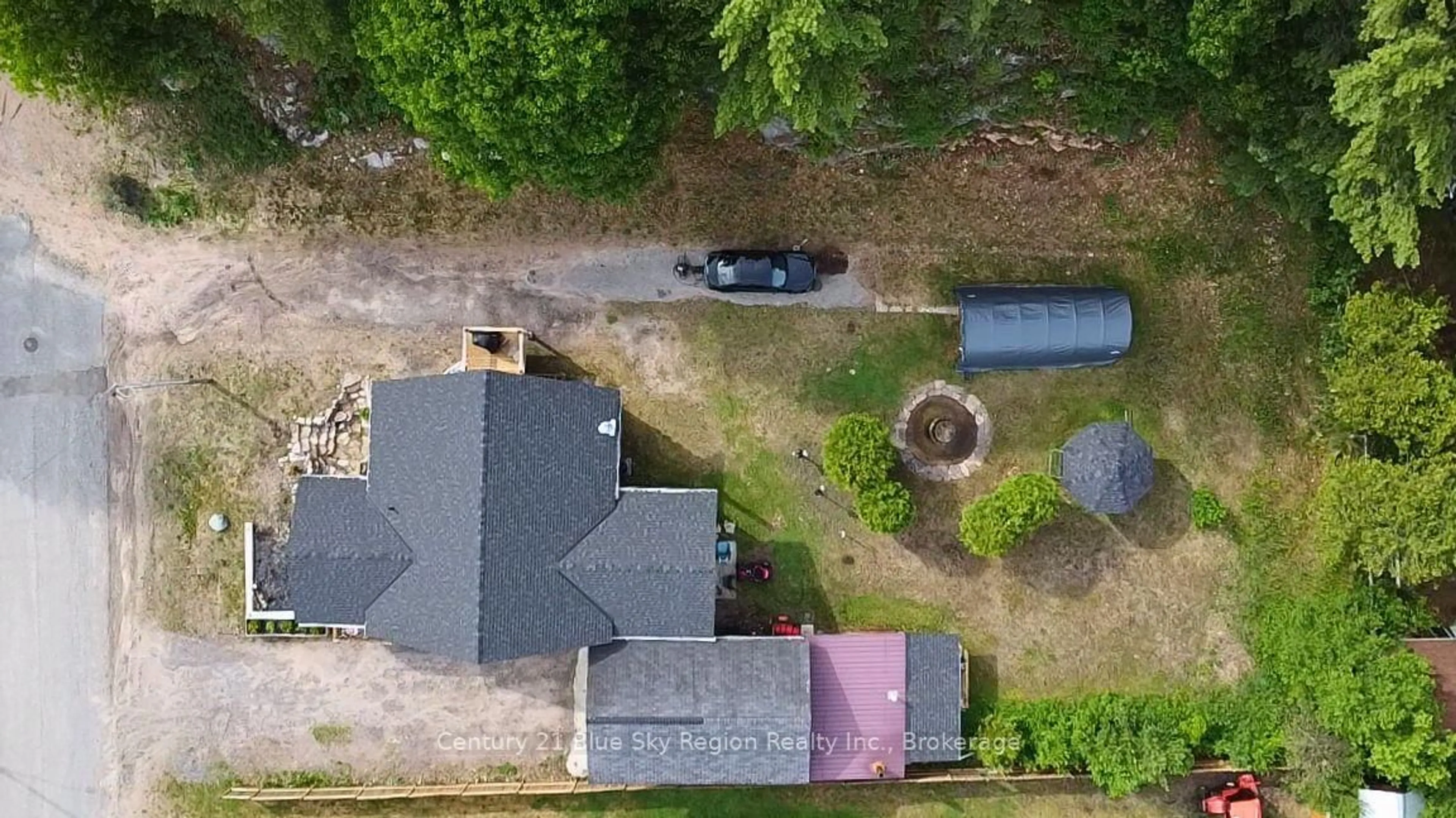 A pic from outside/outdoor area/front of a property/back of a property/a pic from drone, street for 331 Tenth St, Mattawa Ontario P0H 1V0