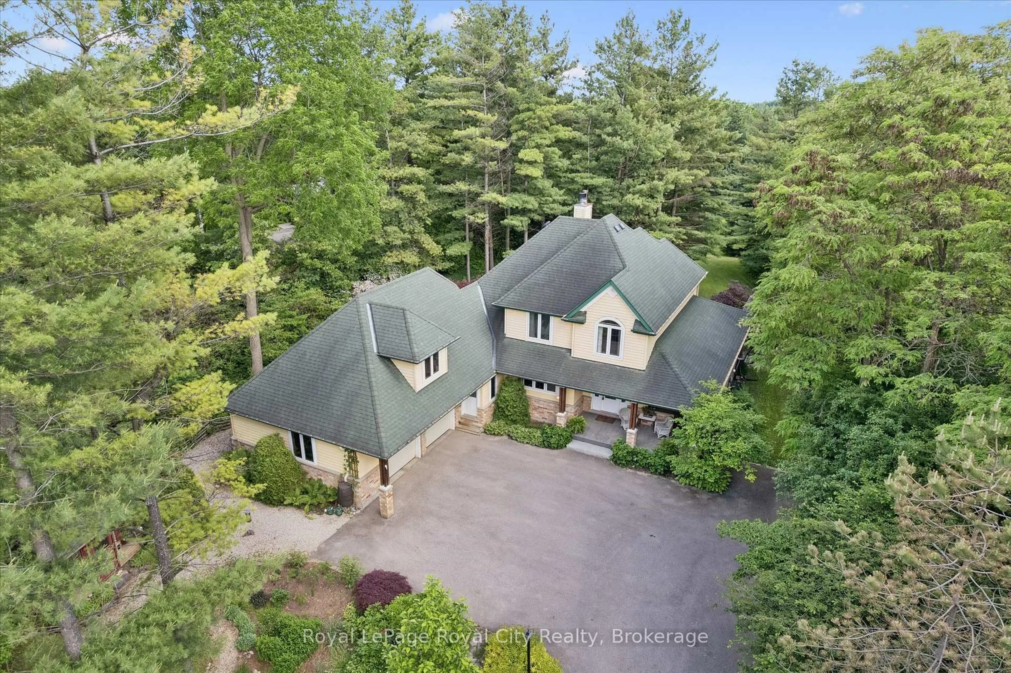 A pic from outside/outdoor area/front of a property/back of a property/a pic from drone, unknown for 135 Hume Rd, Puslinch Ontario N0B 2J0