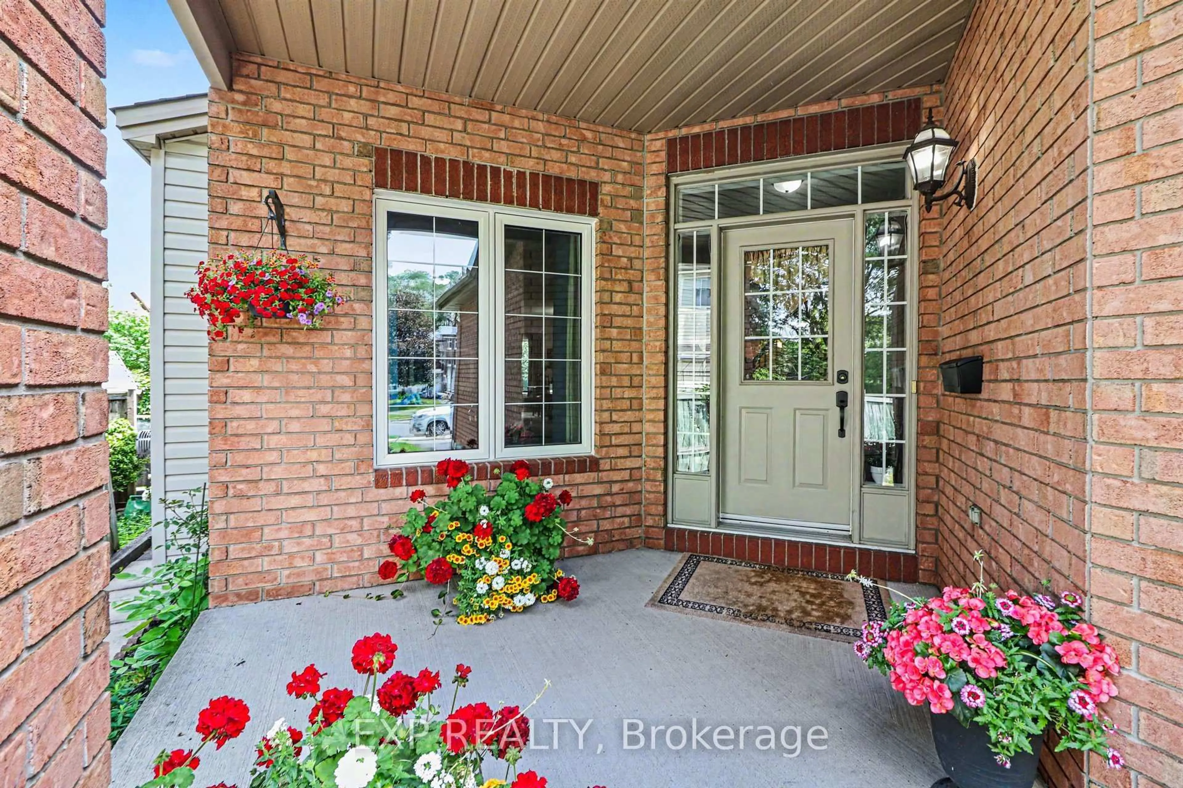Indoor entryway for 235 Station Blvd, Ottawa Ontario K1G 6L8