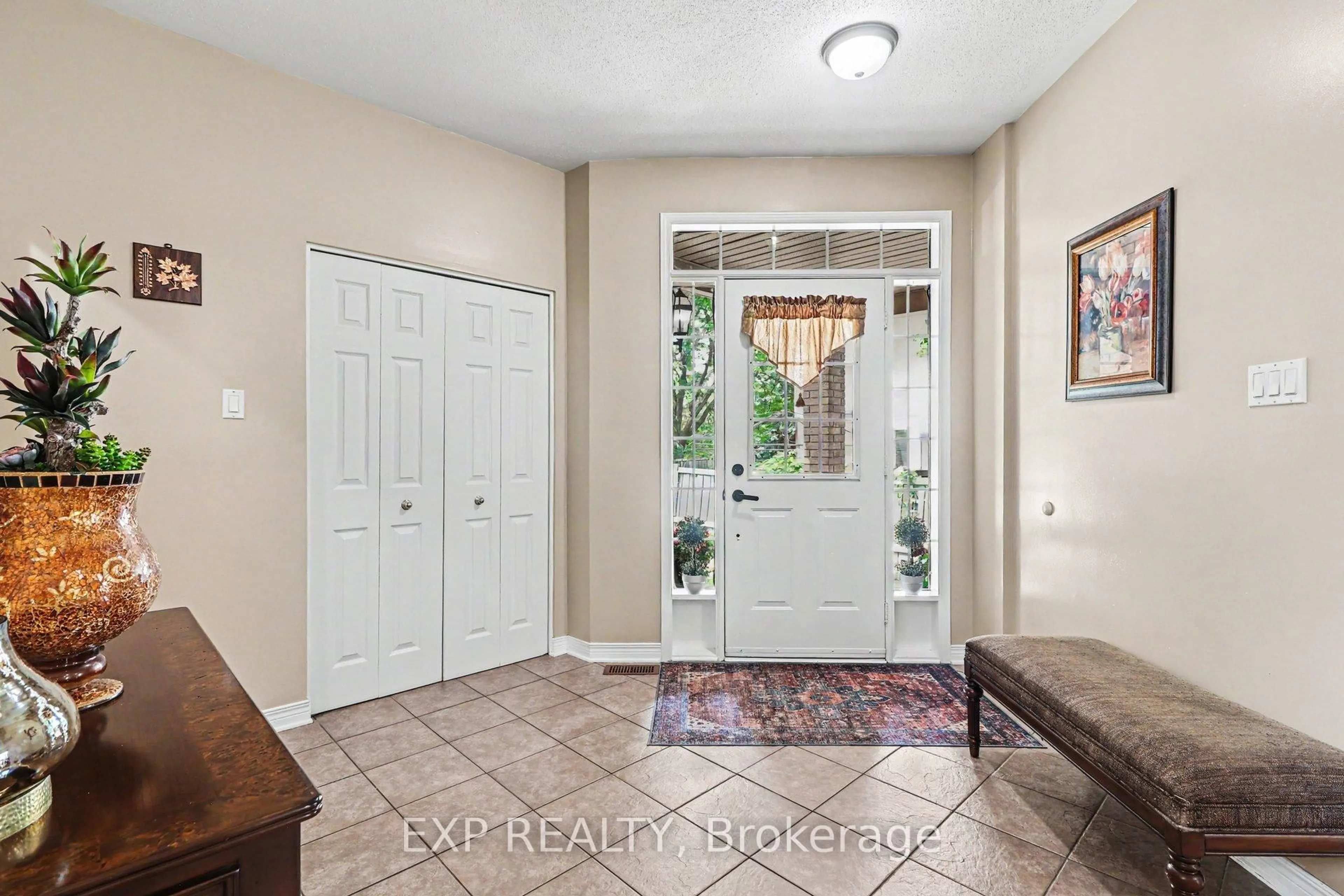 Indoor entryway for 235 Station Blvd, Ottawa Ontario K1G 6L8