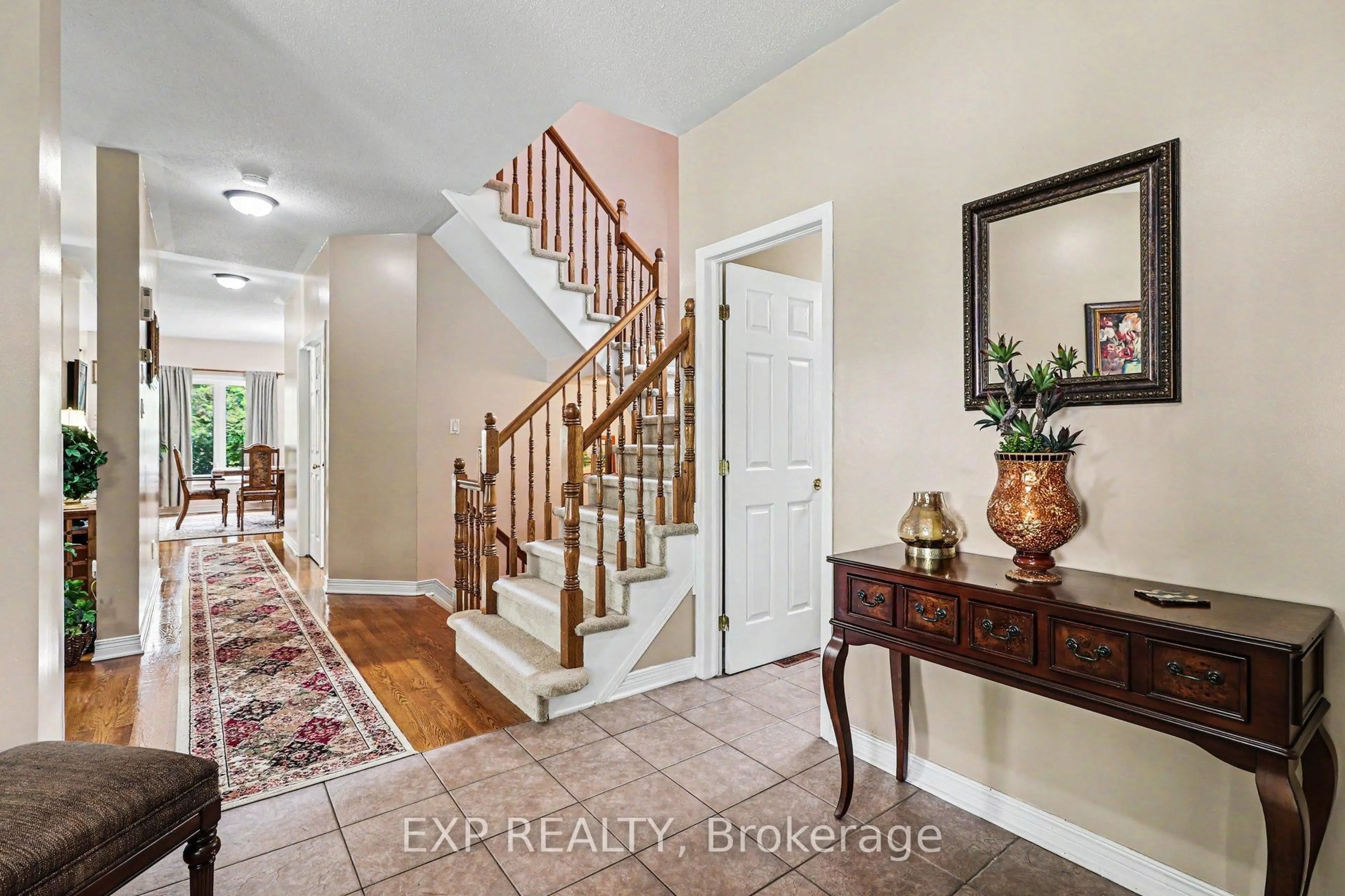 Indoor entryway for 235 Station Blvd, Ottawa Ontario K1G 6L8