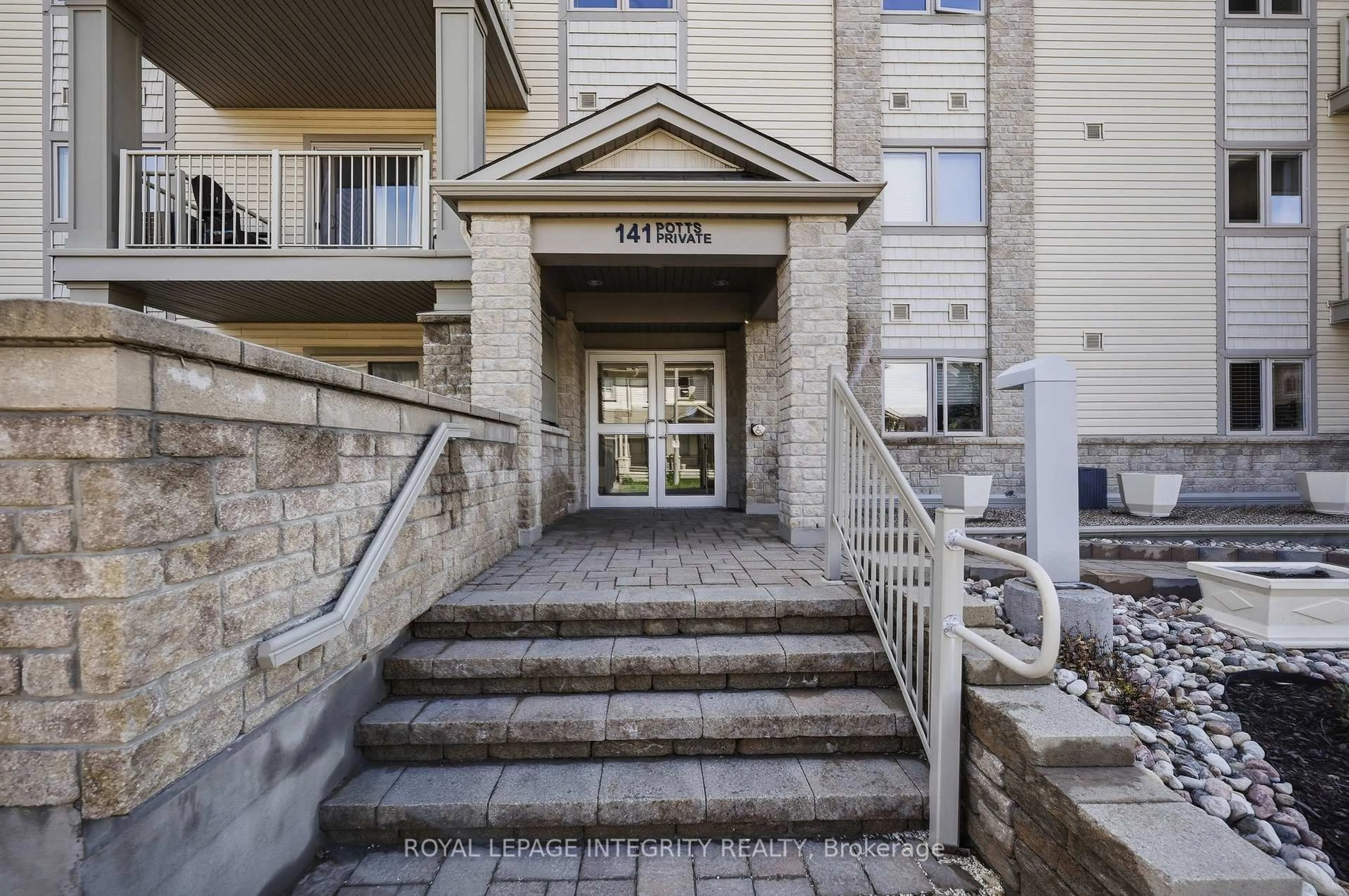 Indoor foyer for 141 Potts Private #413, Ottawa Ontario K4A 0X9