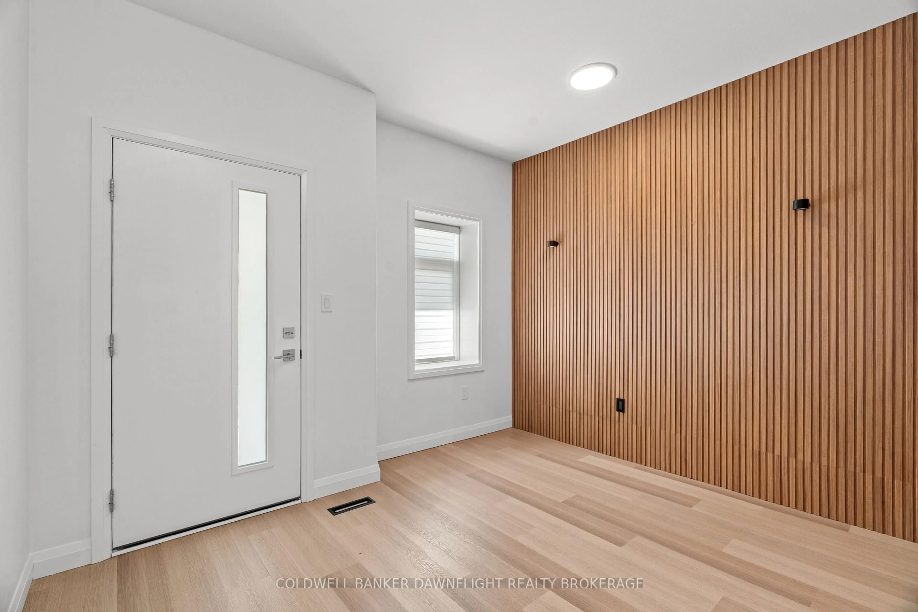 Indoor entryway for 592 Albert St, South Huron Ontario N0M 1S1