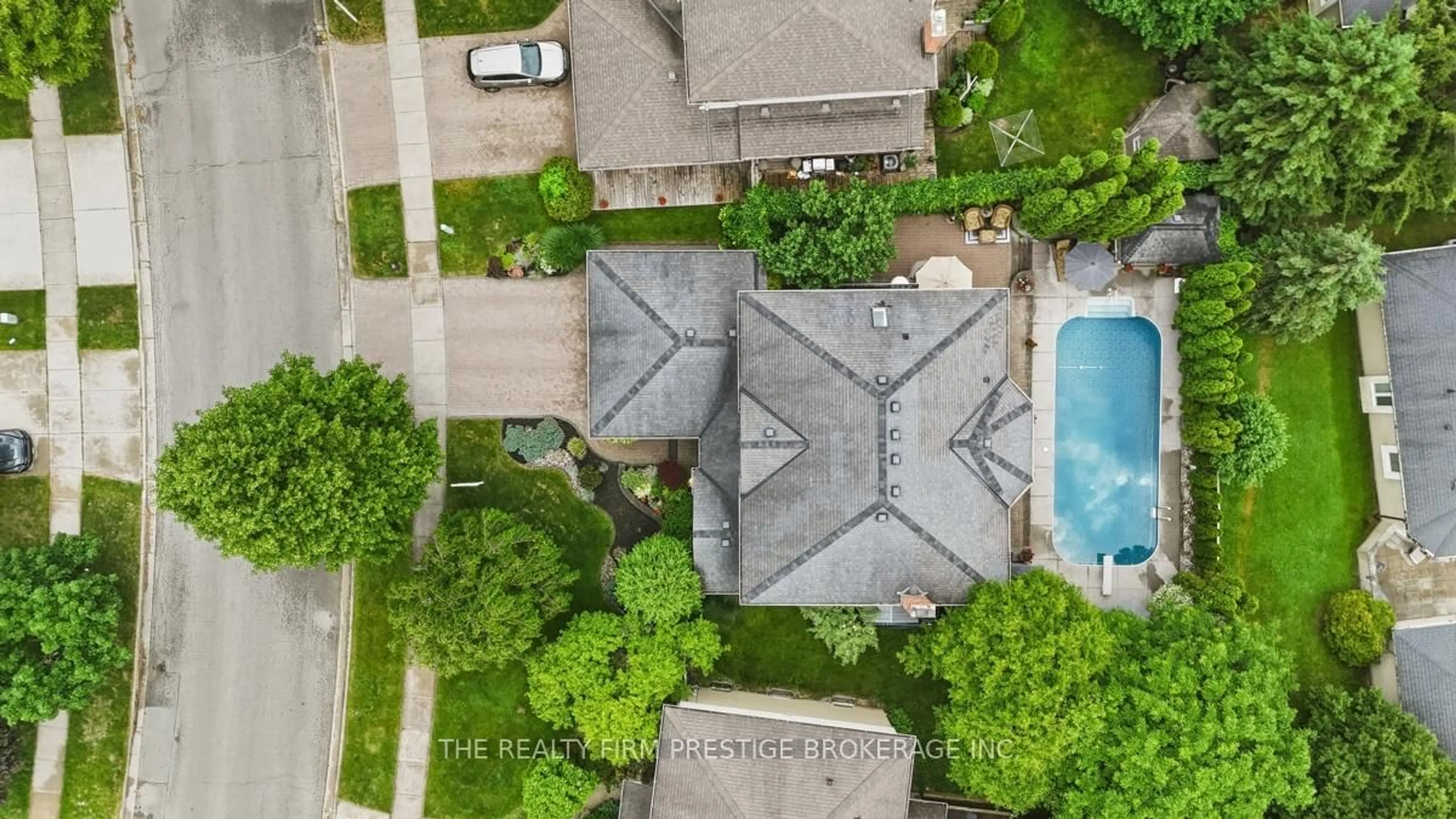 A pic from outside/outdoor area/front of a property/back of a property/a pic from drone, street for 183 Pine Valley Dr, London South Ontario N6J 4N5