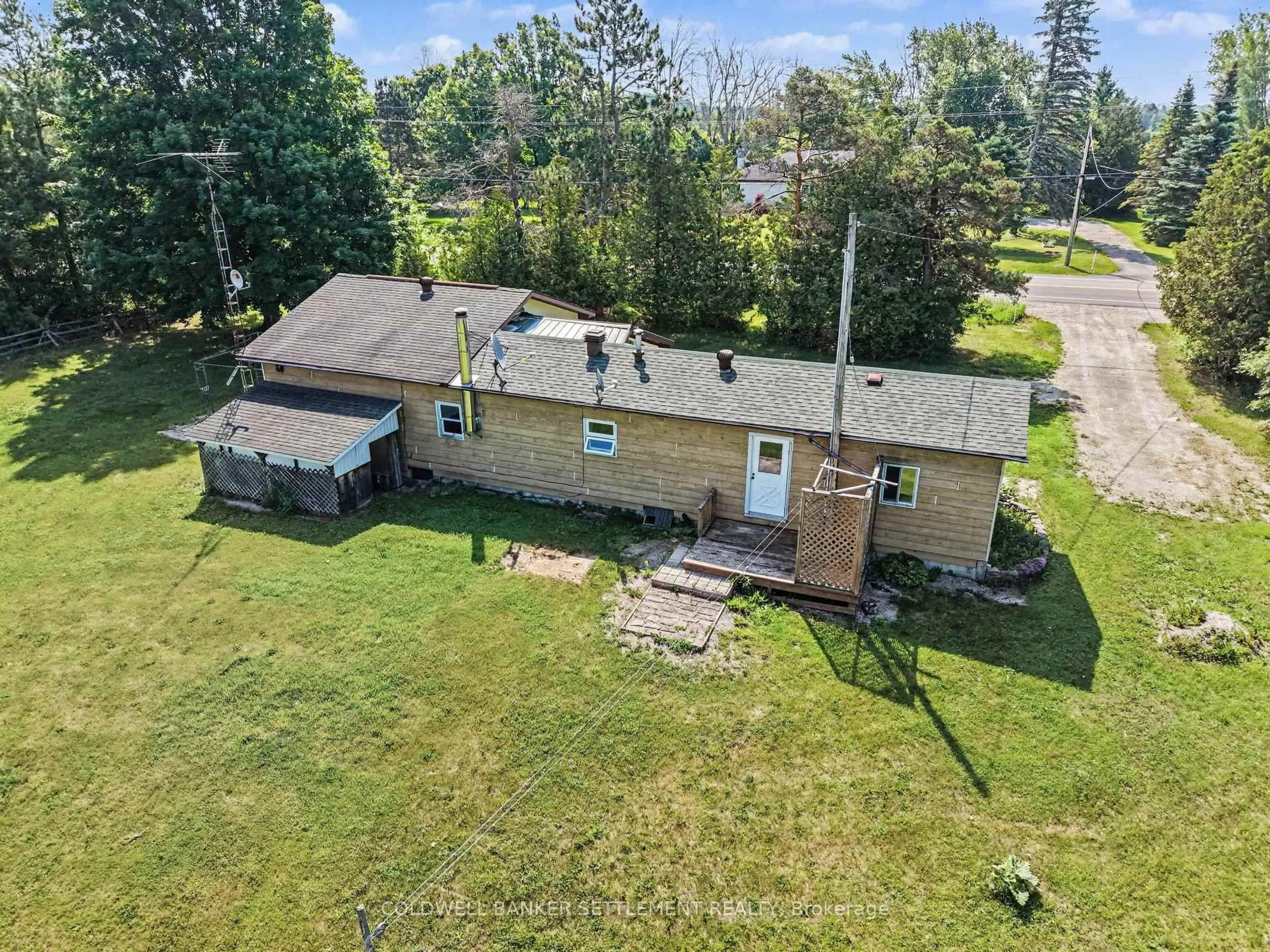 A pic from outside/outdoor area/front of a property/back of a property/a pic from drone, building for 2394 Scotch Line Rd, Perth Ontario K7H 3C5